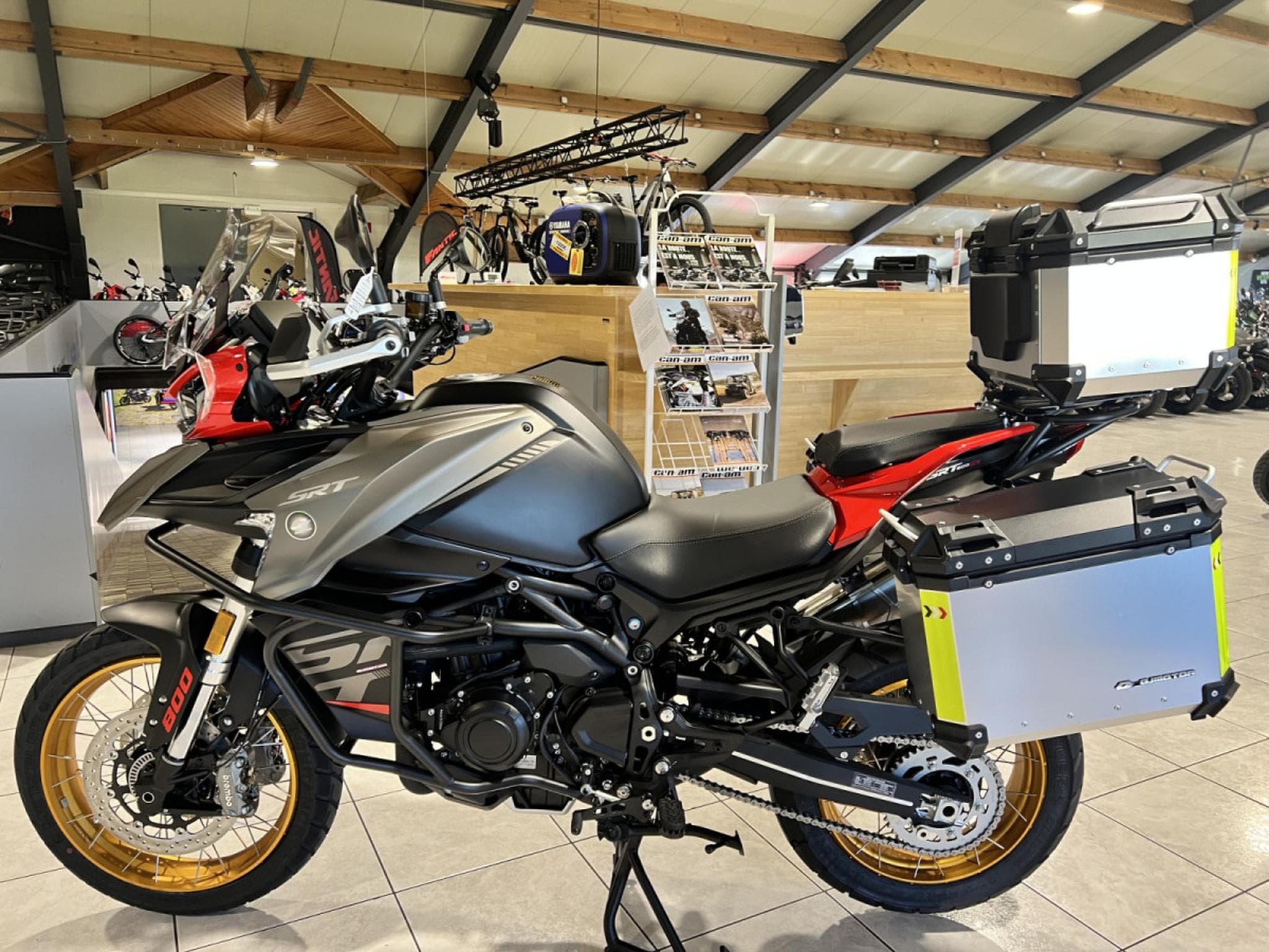 QJmotor SRT 800 SX TOURING (2026) - Foto 5