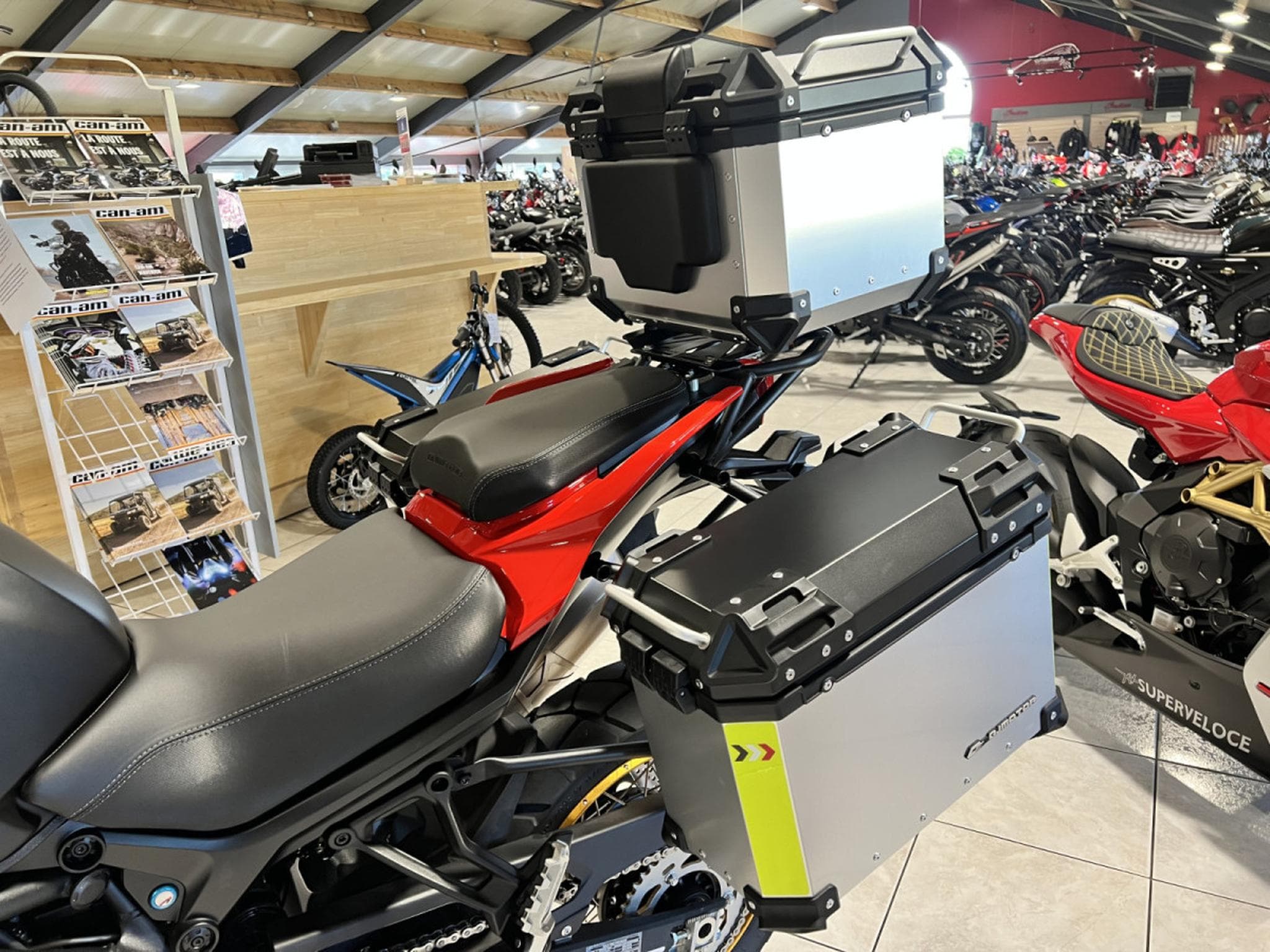 QJmotor SRT 800 SX TOURING (2026) - Foto 6