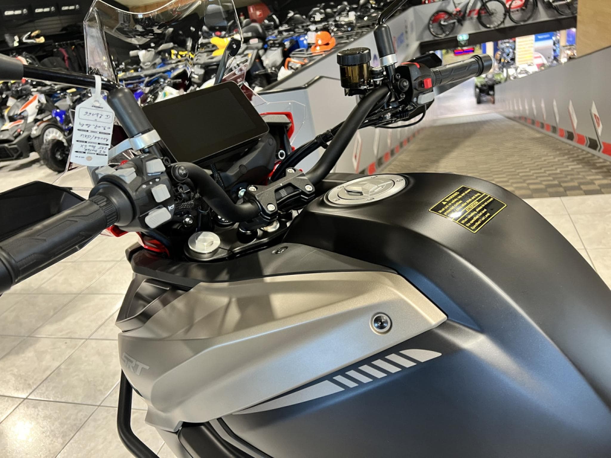 QJmotor SRT 800 SX TOURING (2026) - Foto 7