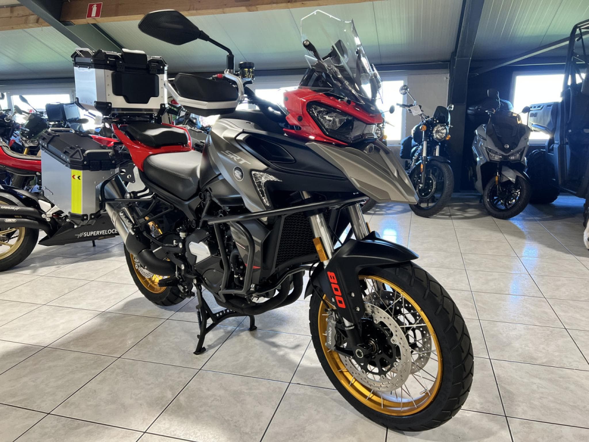 QJmotor SRT 800 SX TOURING (2026) - Foto 8