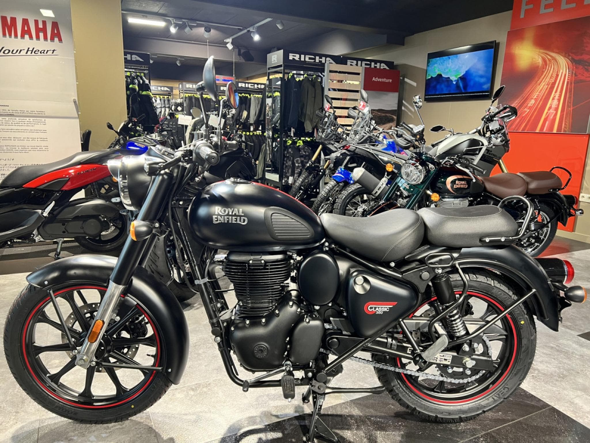 Royal Enfield Classic 350 Dark Spoke Wheels (2026) - Foto 4