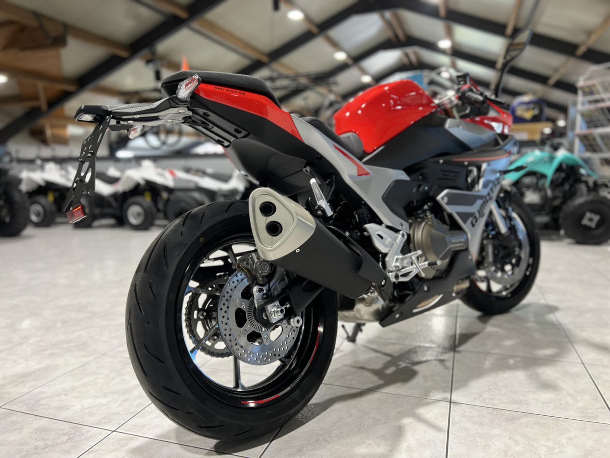 QJmotor SRK 600 RS (2026) - Foto 3