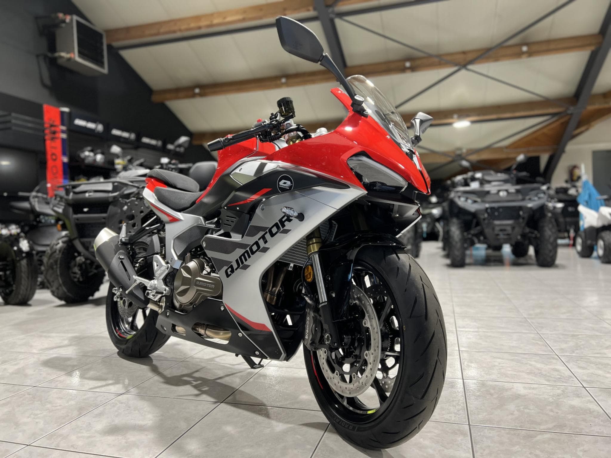 QJmotor SRK 600 RS (2026) - Foto 7