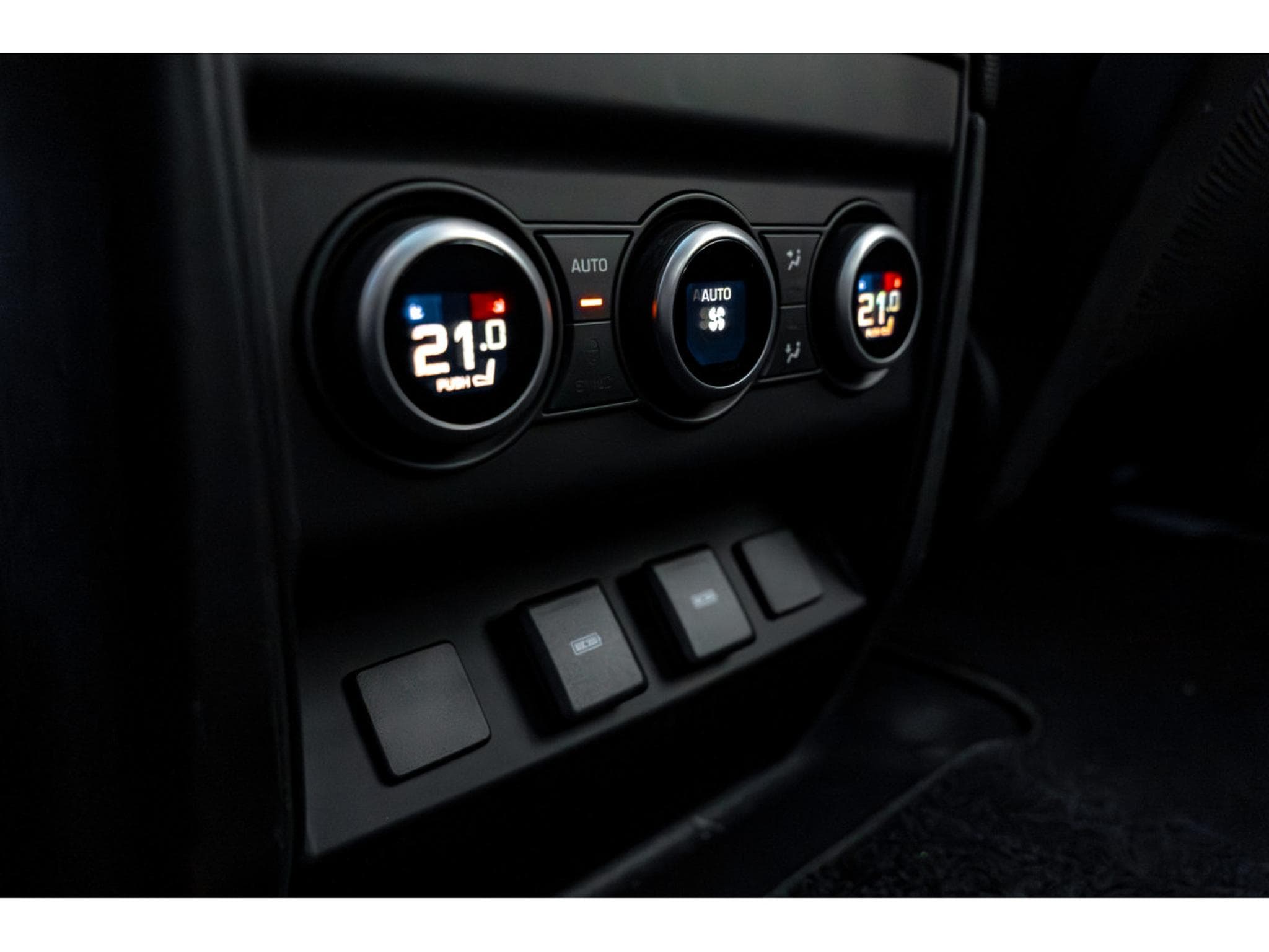 Land-Rover Defender 90 P525 / EXTENDED BLACK (2023) - Photo 10