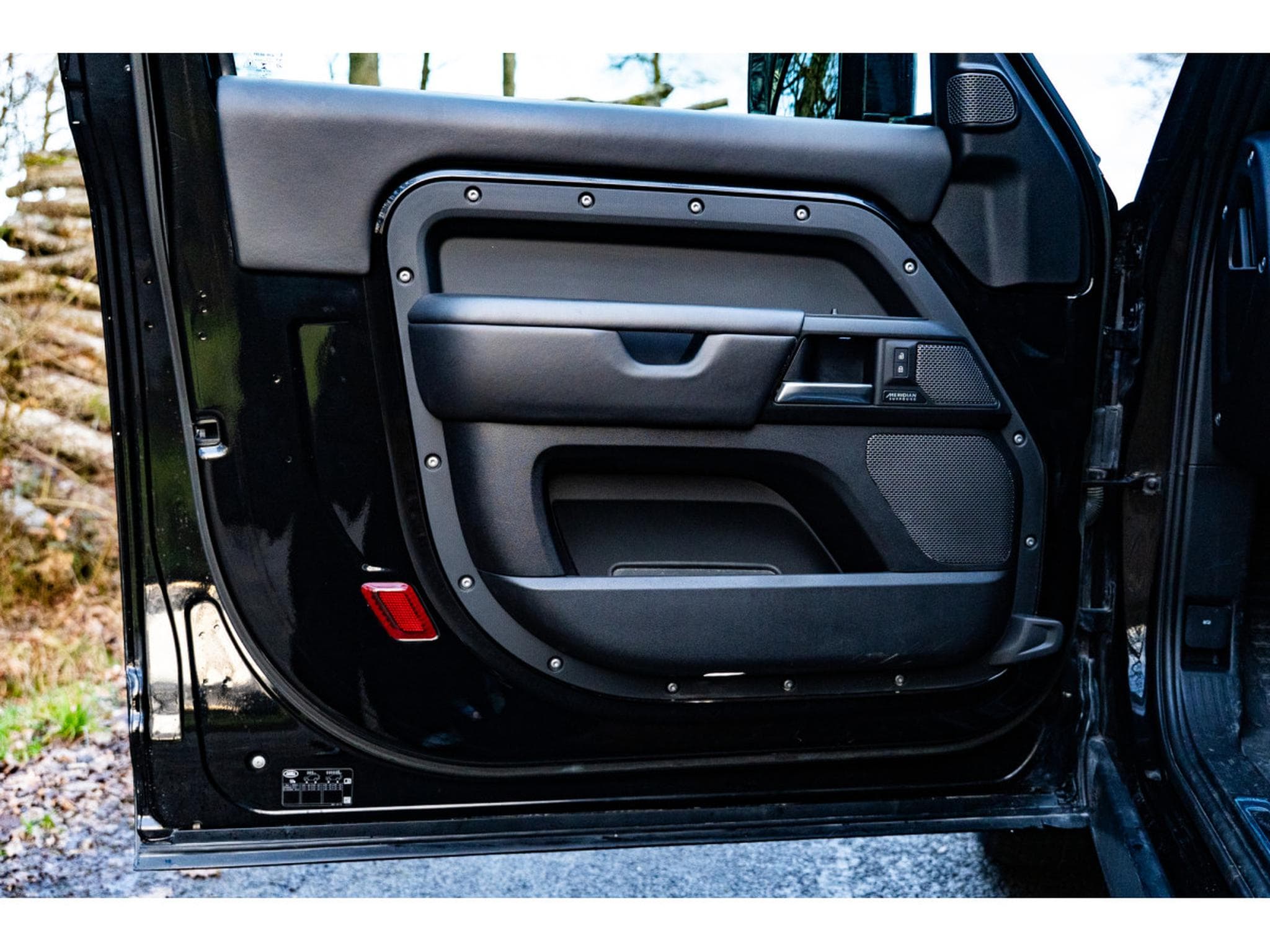 Land-Rover Defender 90 P525 / EXTENDED BLACK (2023) - Photo 11