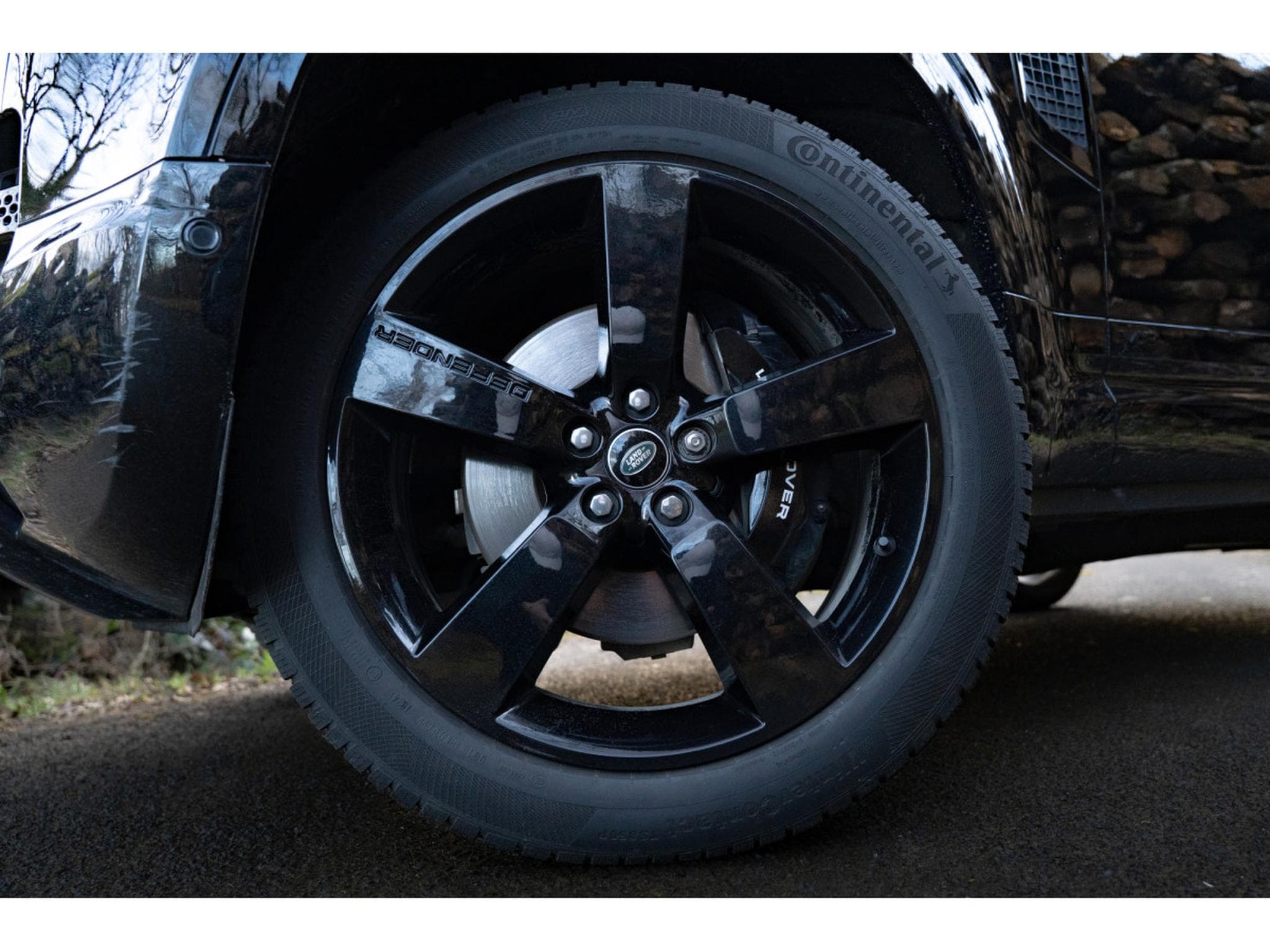 Land-Rover Defender 90 P525 / EXTENDED BLACK (2023) - Photo 13