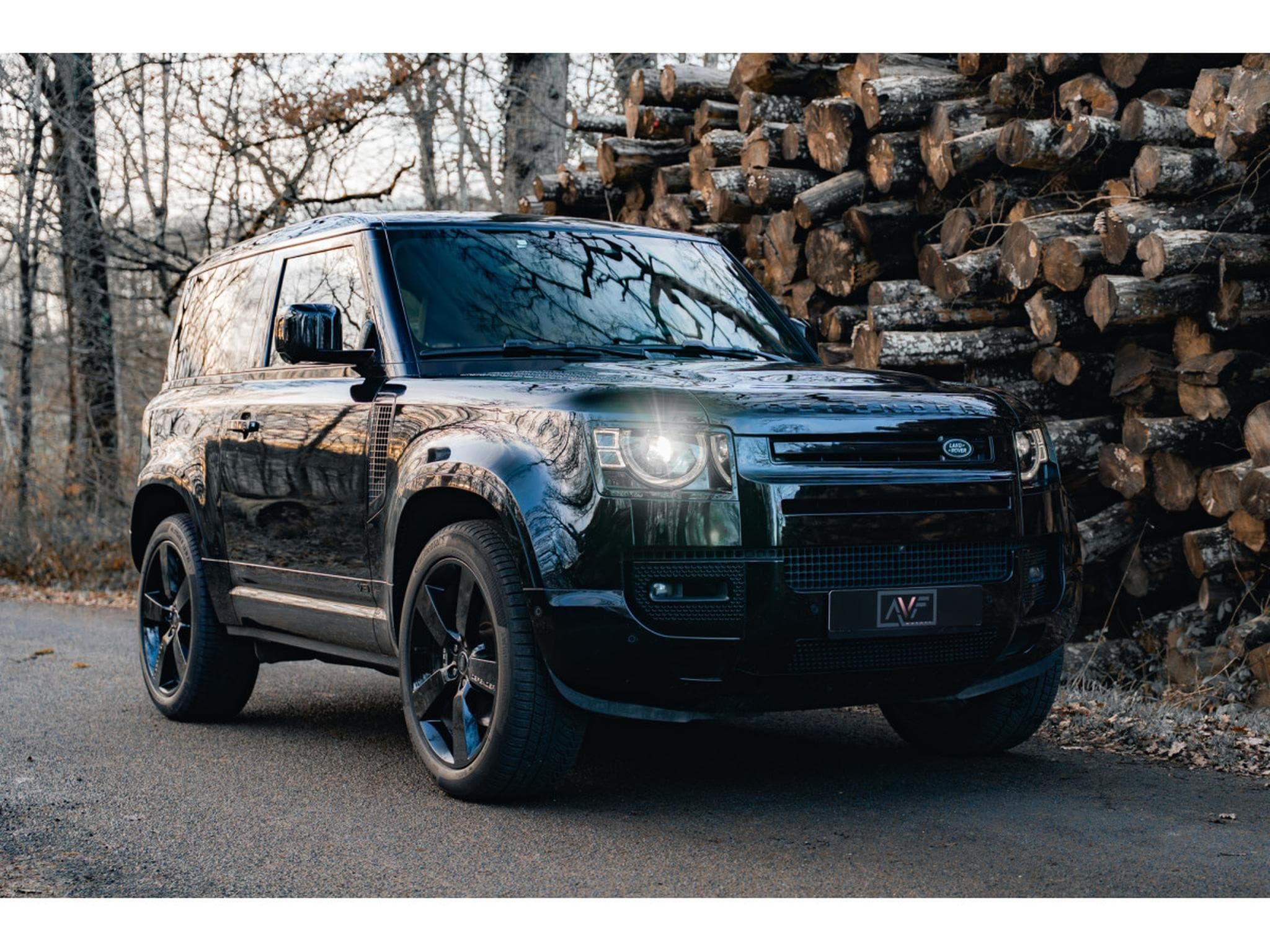 Land-Rover Defender 90 P525 / EXTENDED BLACK (2023) - Photo 2