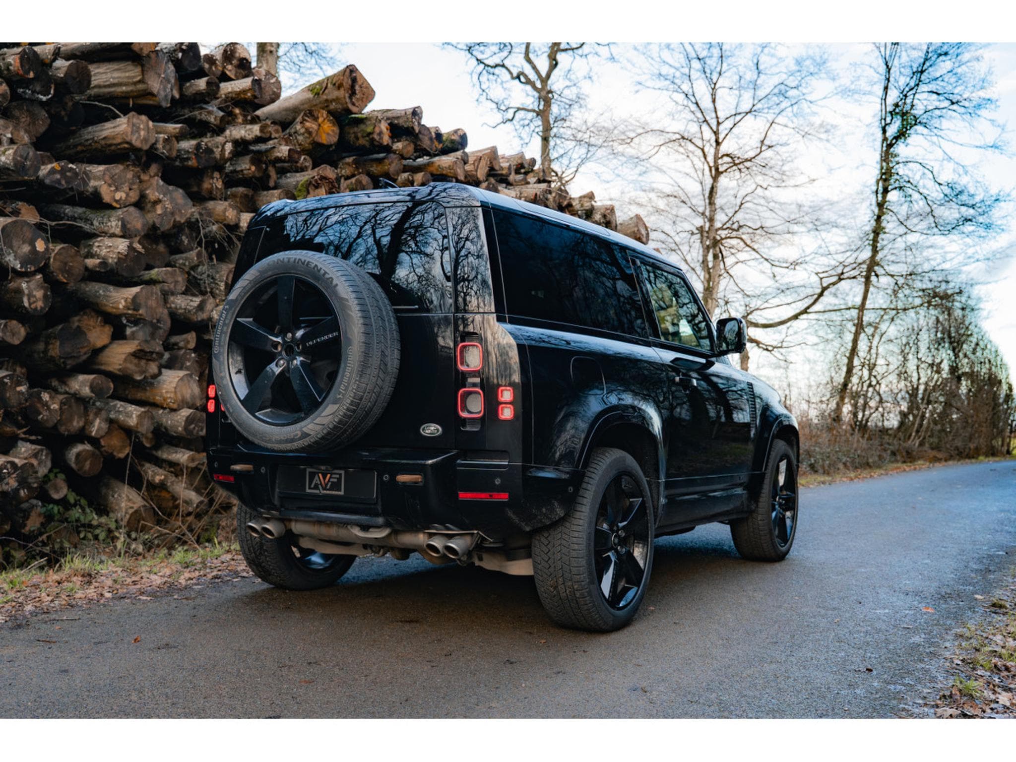 Land-Rover Defender 90 P525 / EXTENDED BLACK (2023) - Photo 4