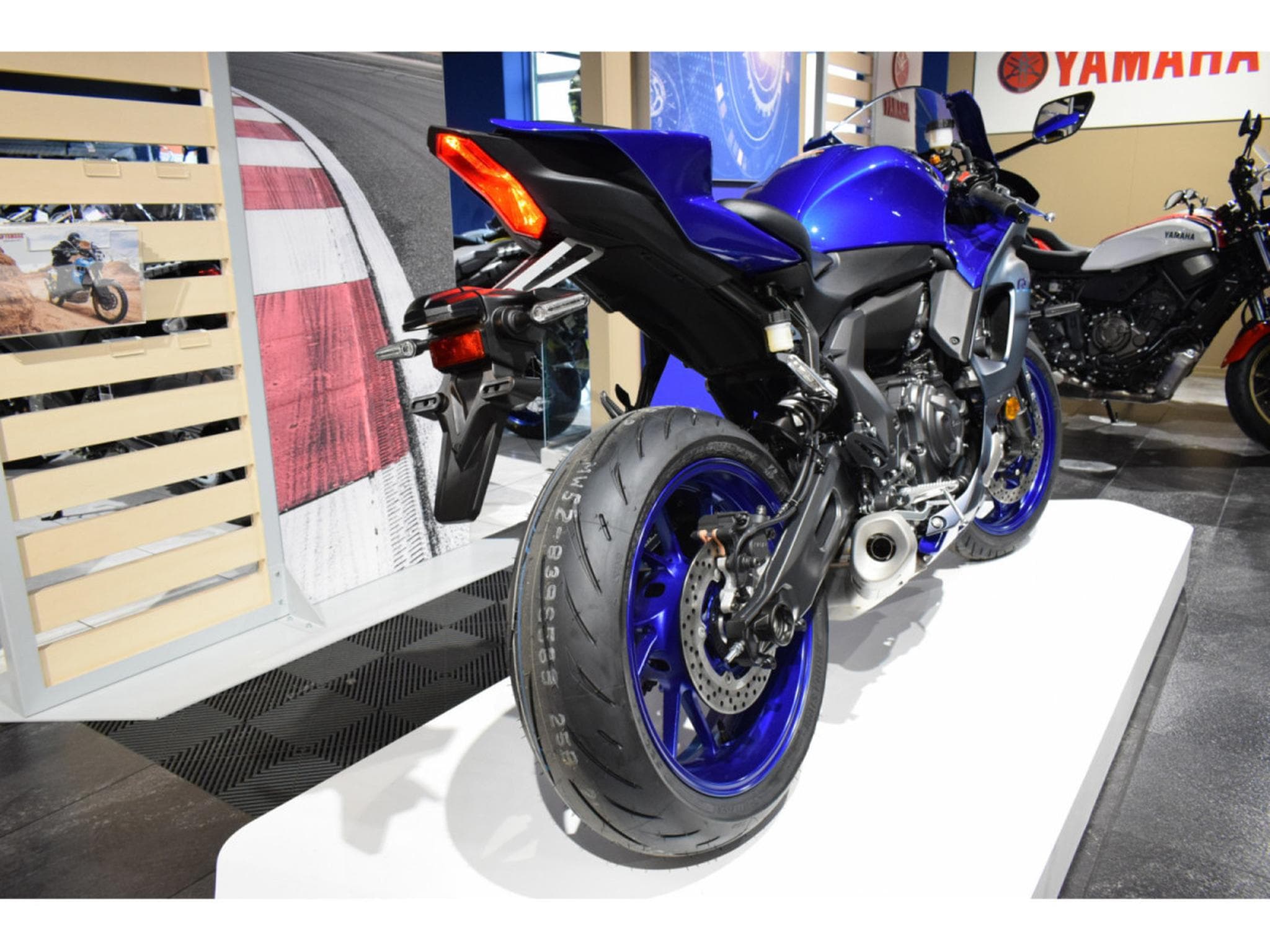 Yamaha R7 (2026) - Foto 3