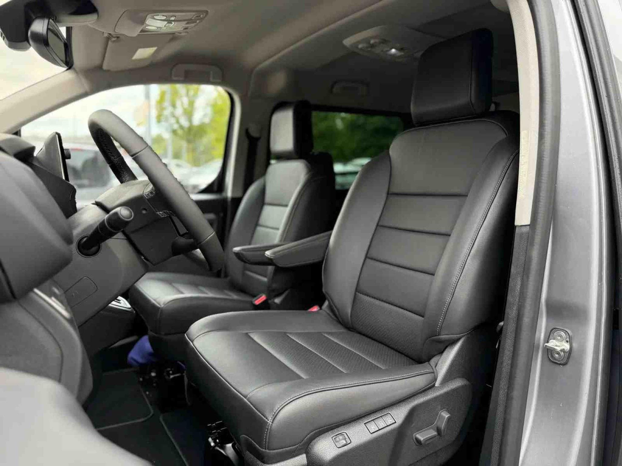 Peugeot Traveller 2.0 BlueHDI 180 AT8 Kombi L3 Premium (2025) - Foto 11