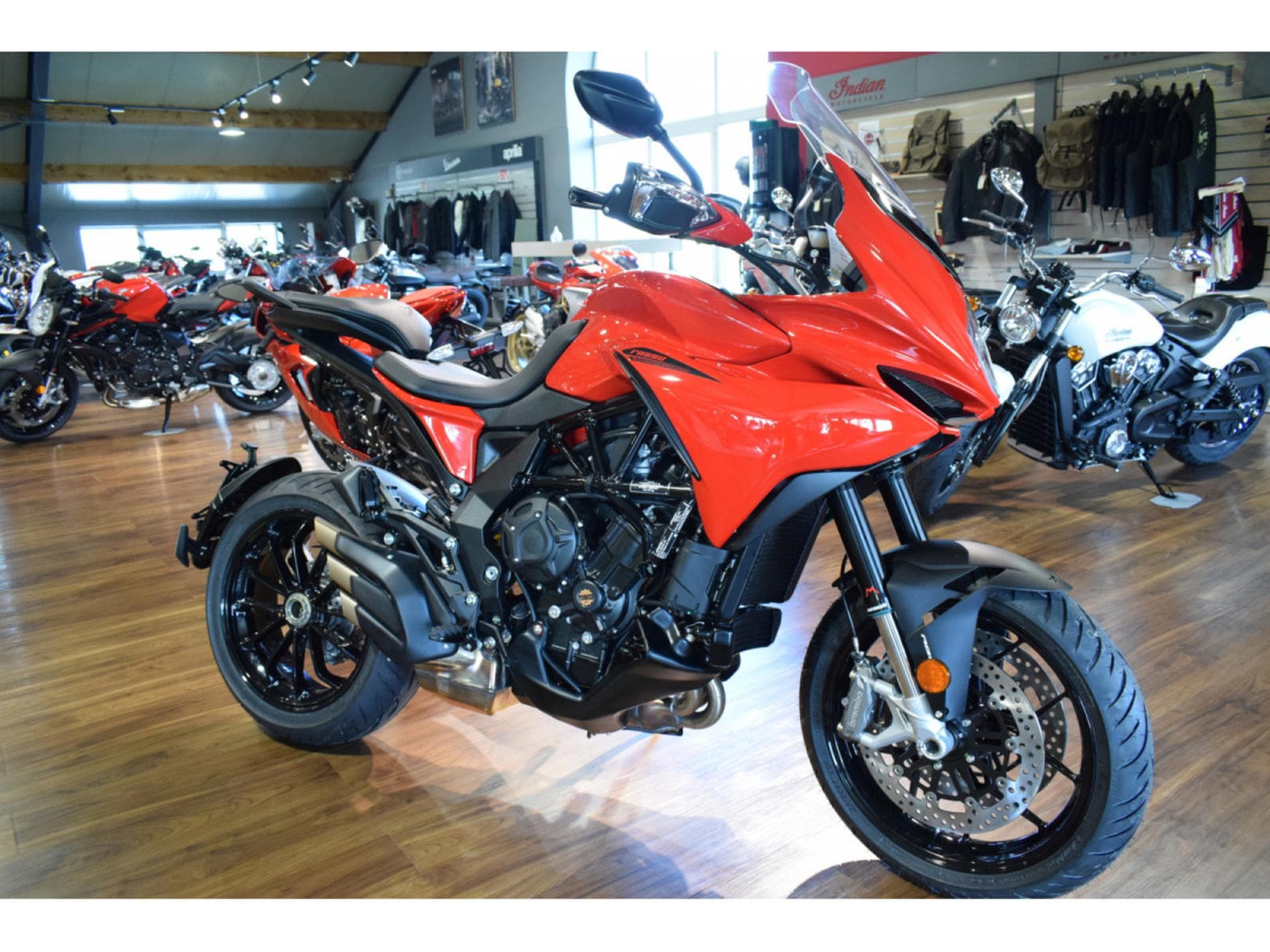 MV Agusta Turismo Veloce Rabaissée 60 mm (2022) - Photo 7