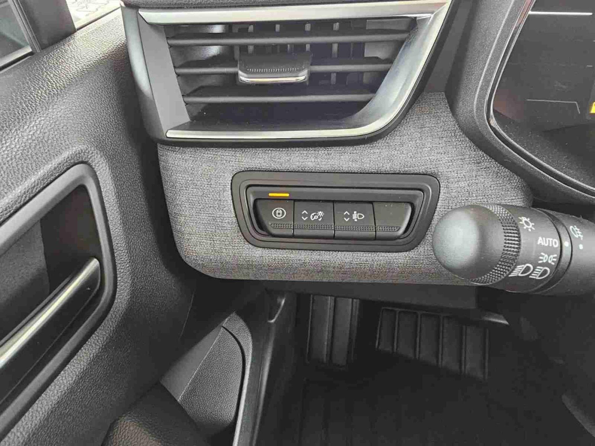 Renault Clio 1.0 TCE EDC 90 Evolution (2025) - Foto 18