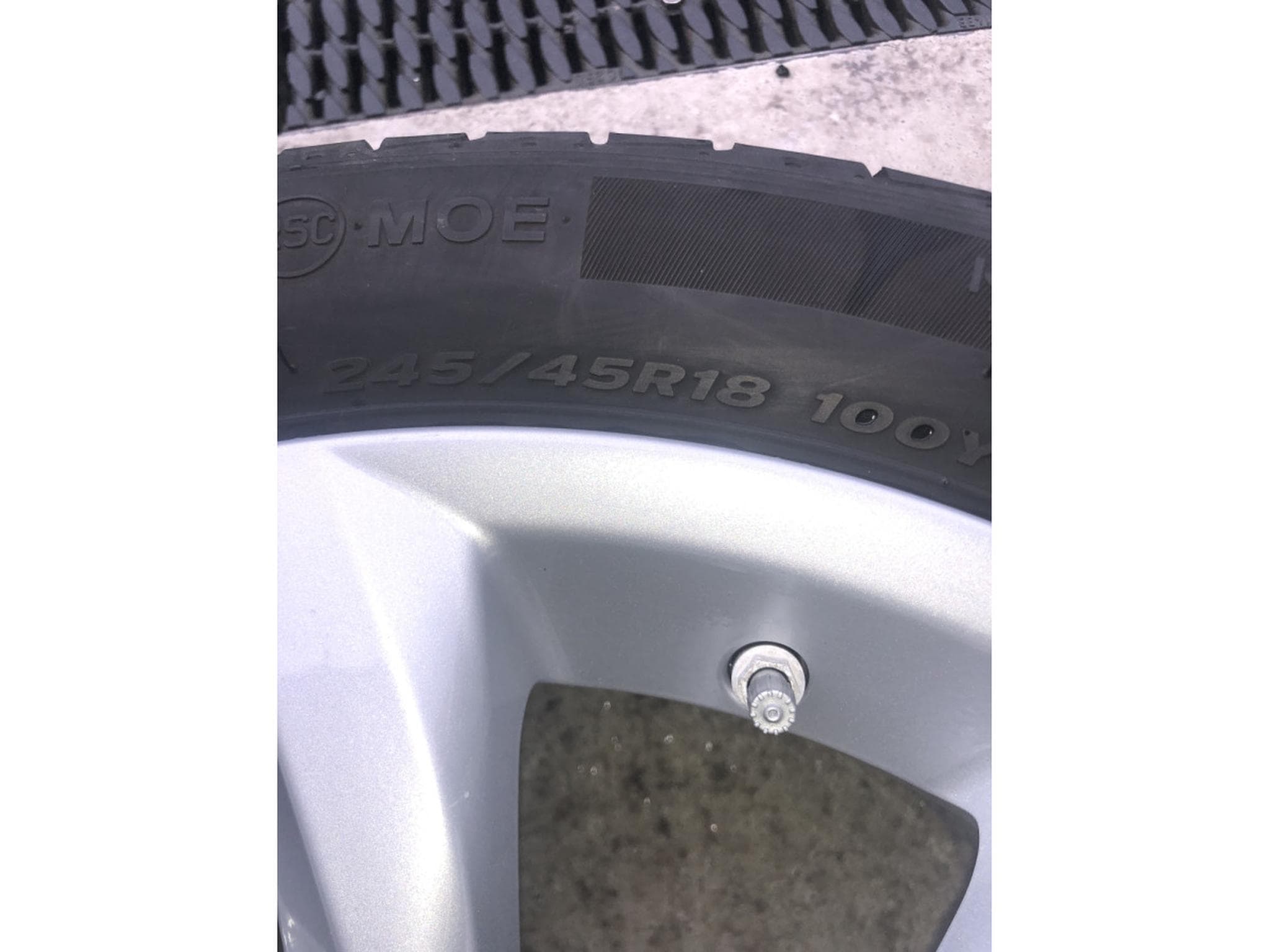 Jantes alu + Pneus é – 18" - Photo 4