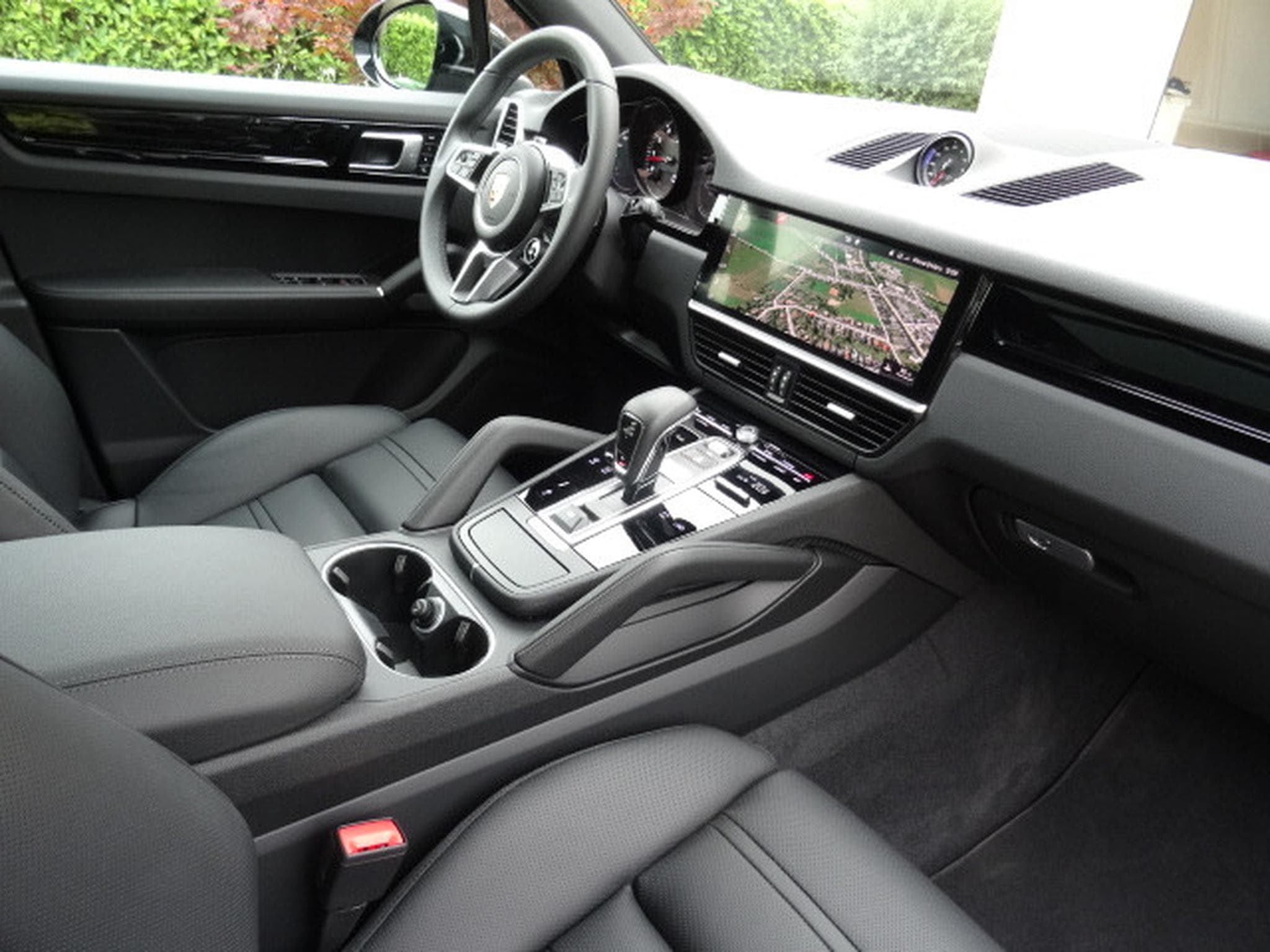 Porsche Cayenne S (2018) - Photo 15