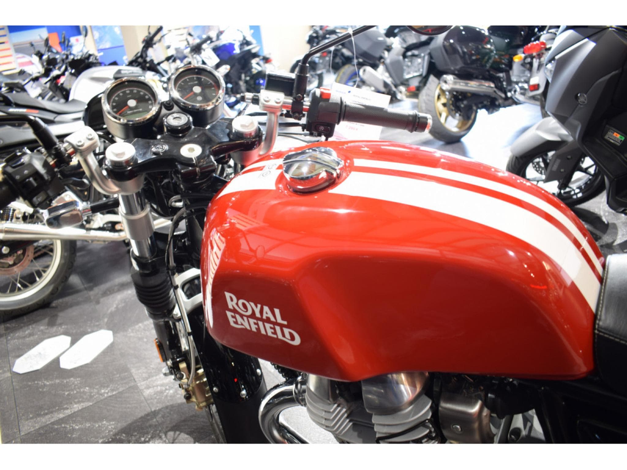 Royal Enfield Continental GT ROCKER RED E5 (2024) - Photo 5