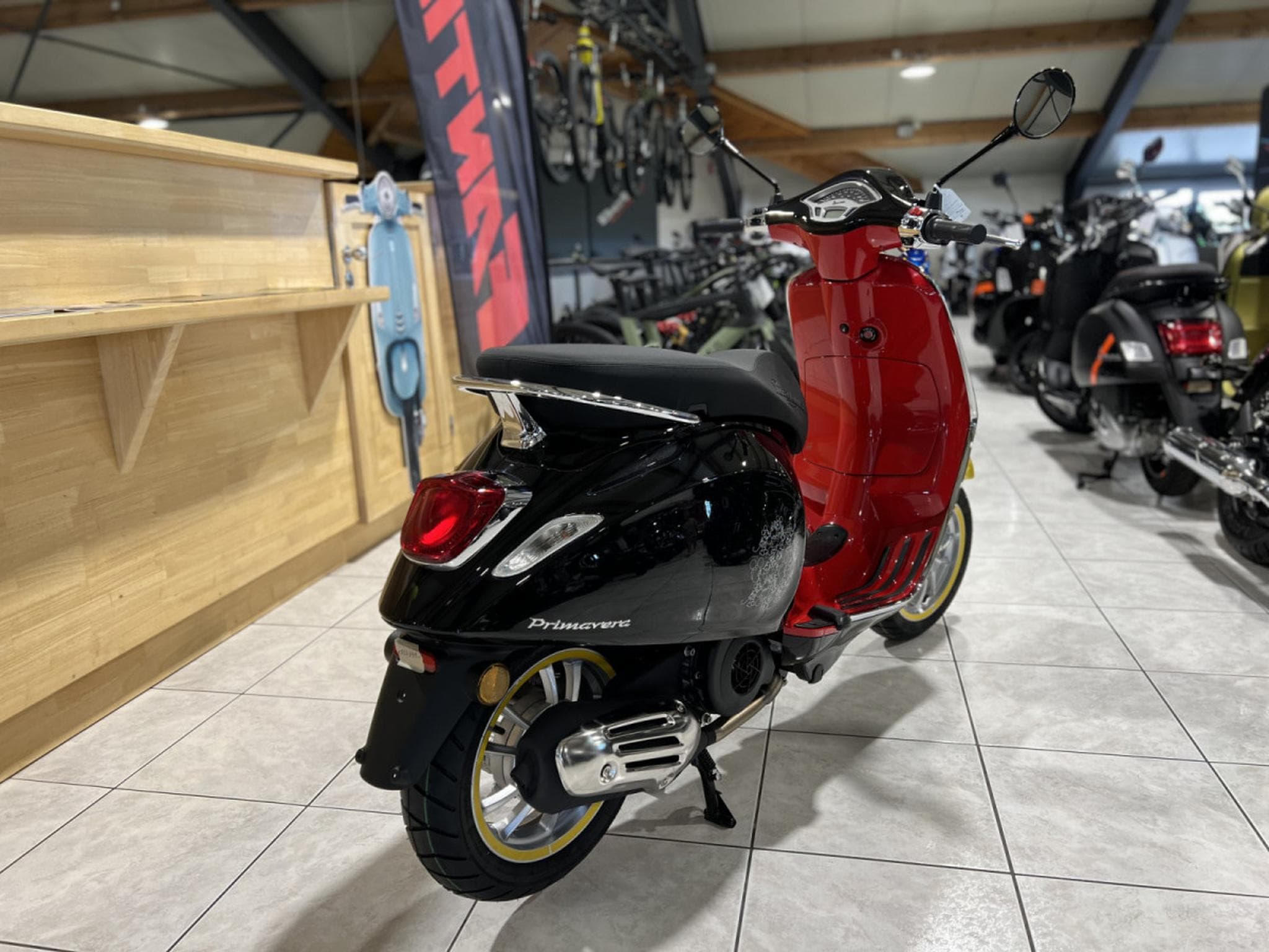 Vespa Primavera Mickey Mouse Edition (2026) - Photo 3