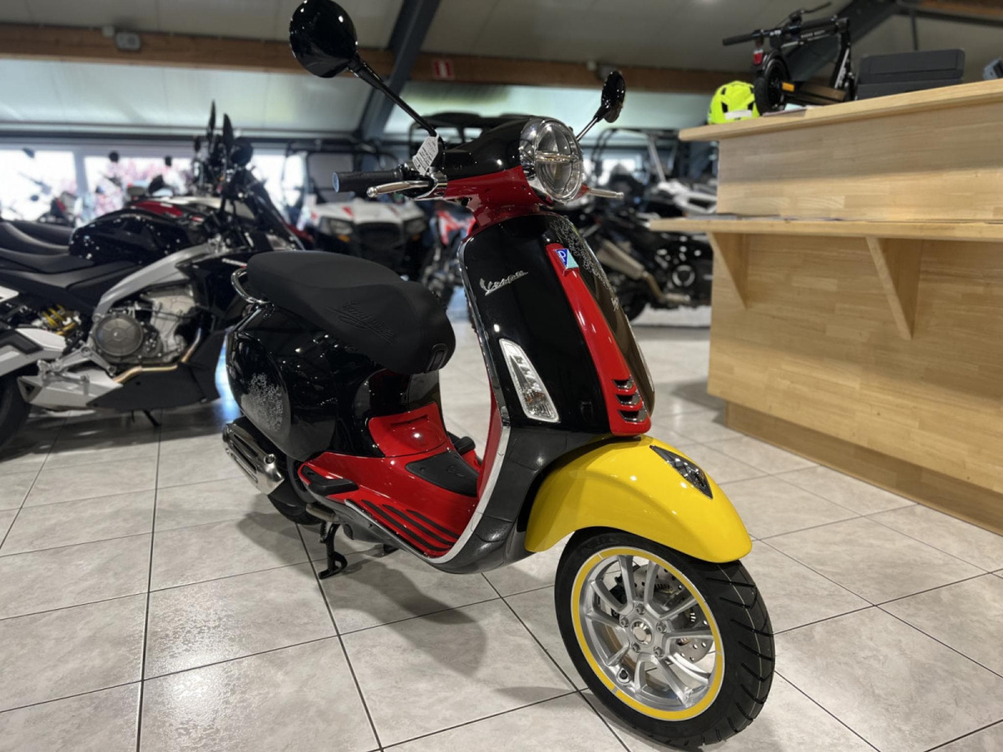 Vespa Primavera Mickey Mouse Edition (2026) - Photo 7
