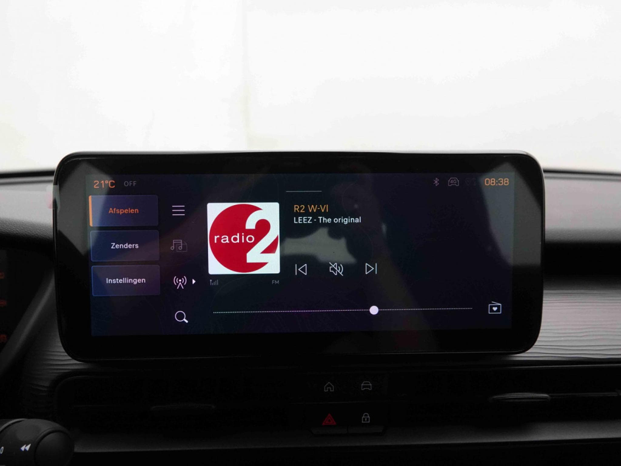 Jeep Avenger 1.2 MHEV DCT Longitide (2025) - Photo 9