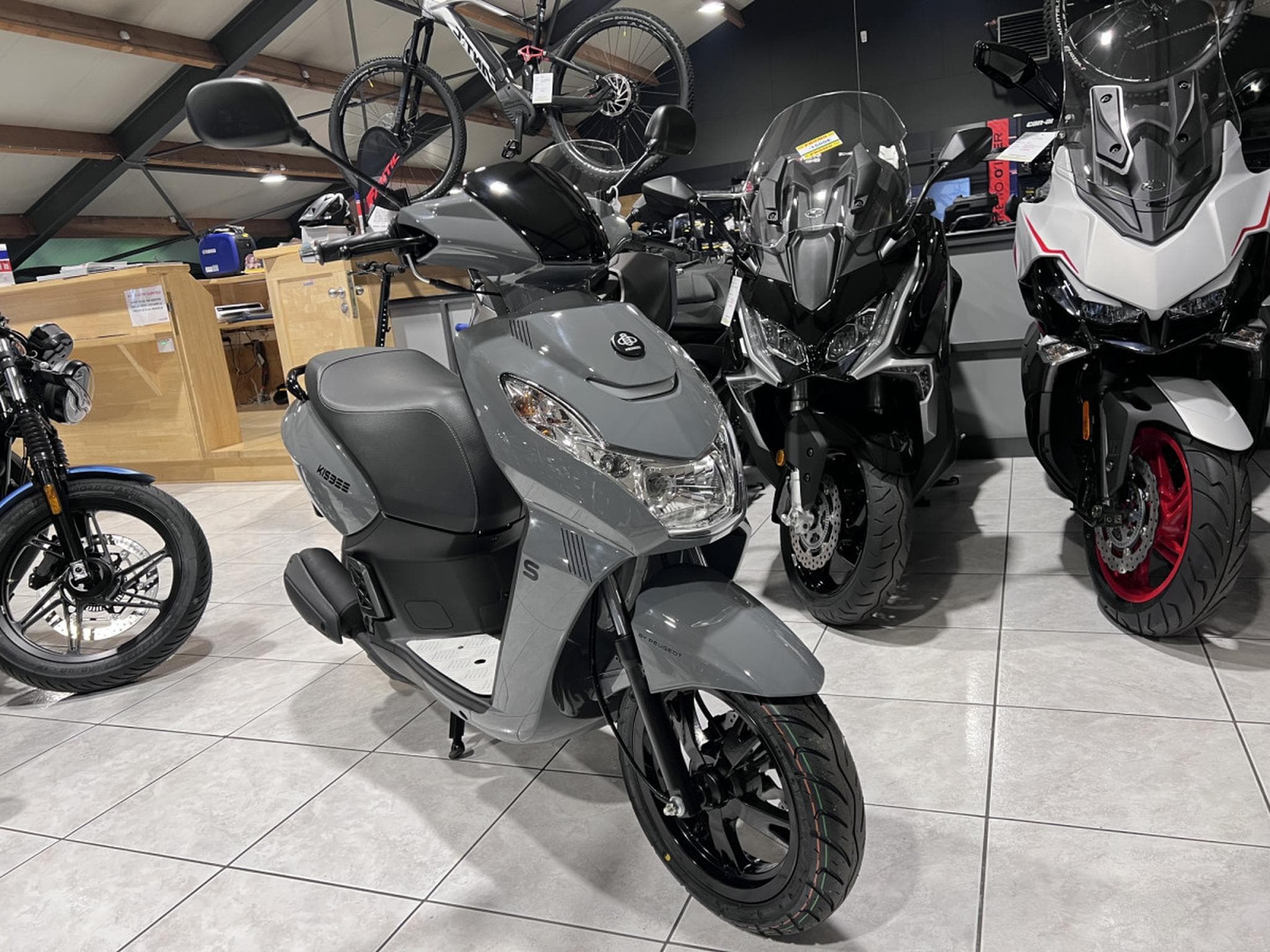 Peugeot Kisbee CL B  45 km/h Meteor Grey (2026) - Foto 7