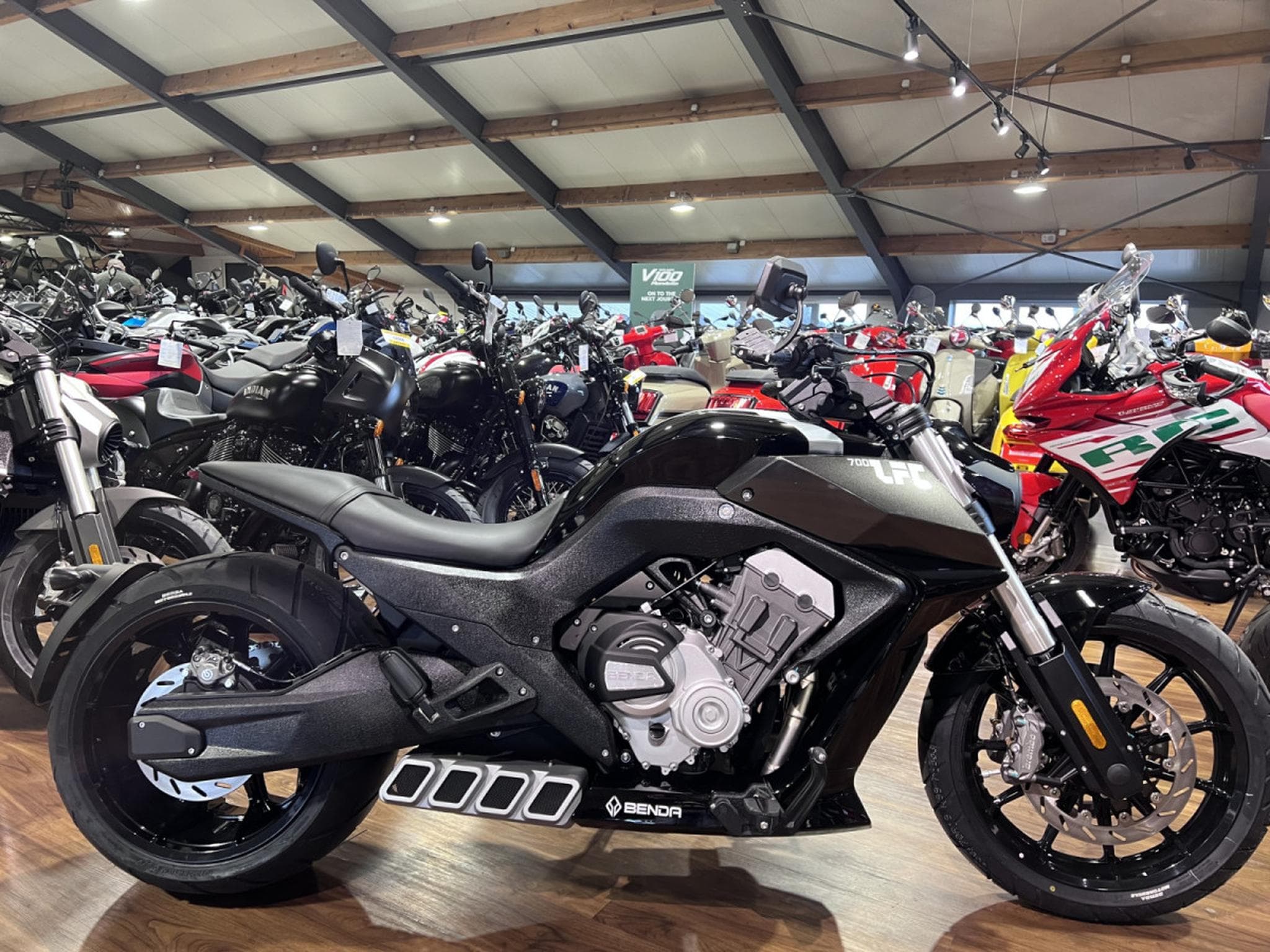 Benda LFC 700 (2025) - Foto 1