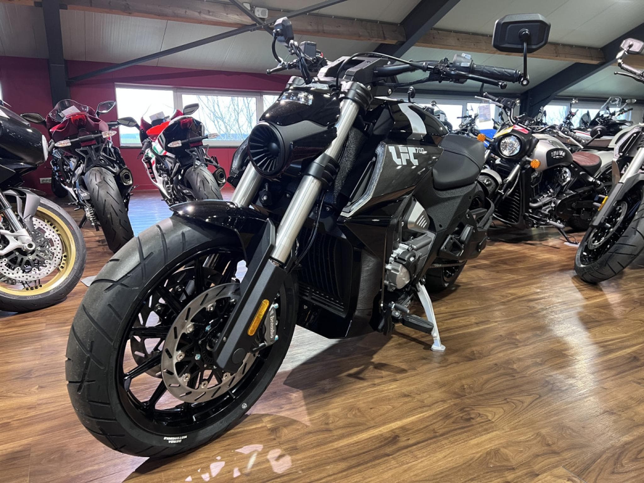 Benda LFC 700 (2025) - Foto 2