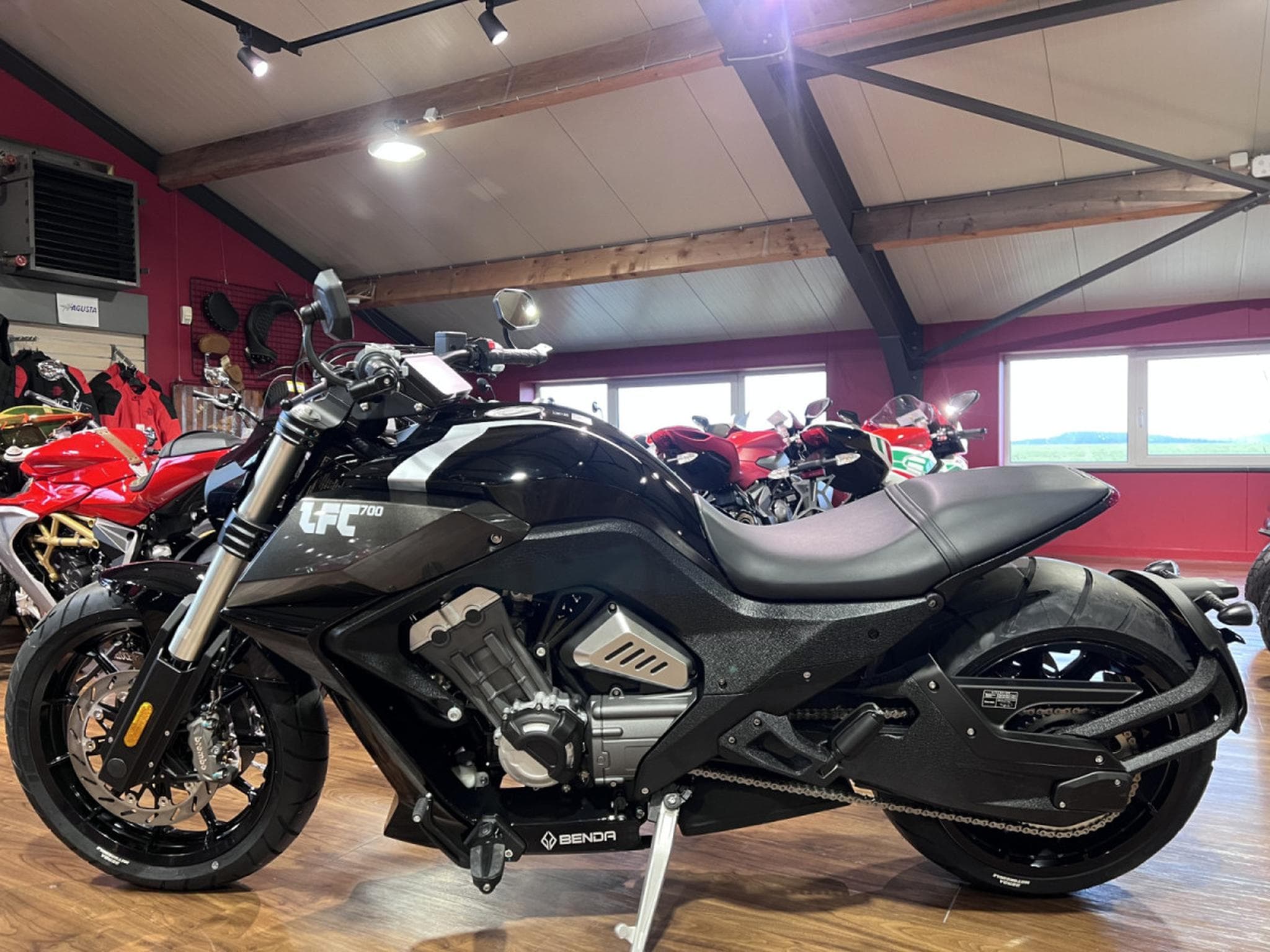 Benda LFC 700 (2025) - Foto 4