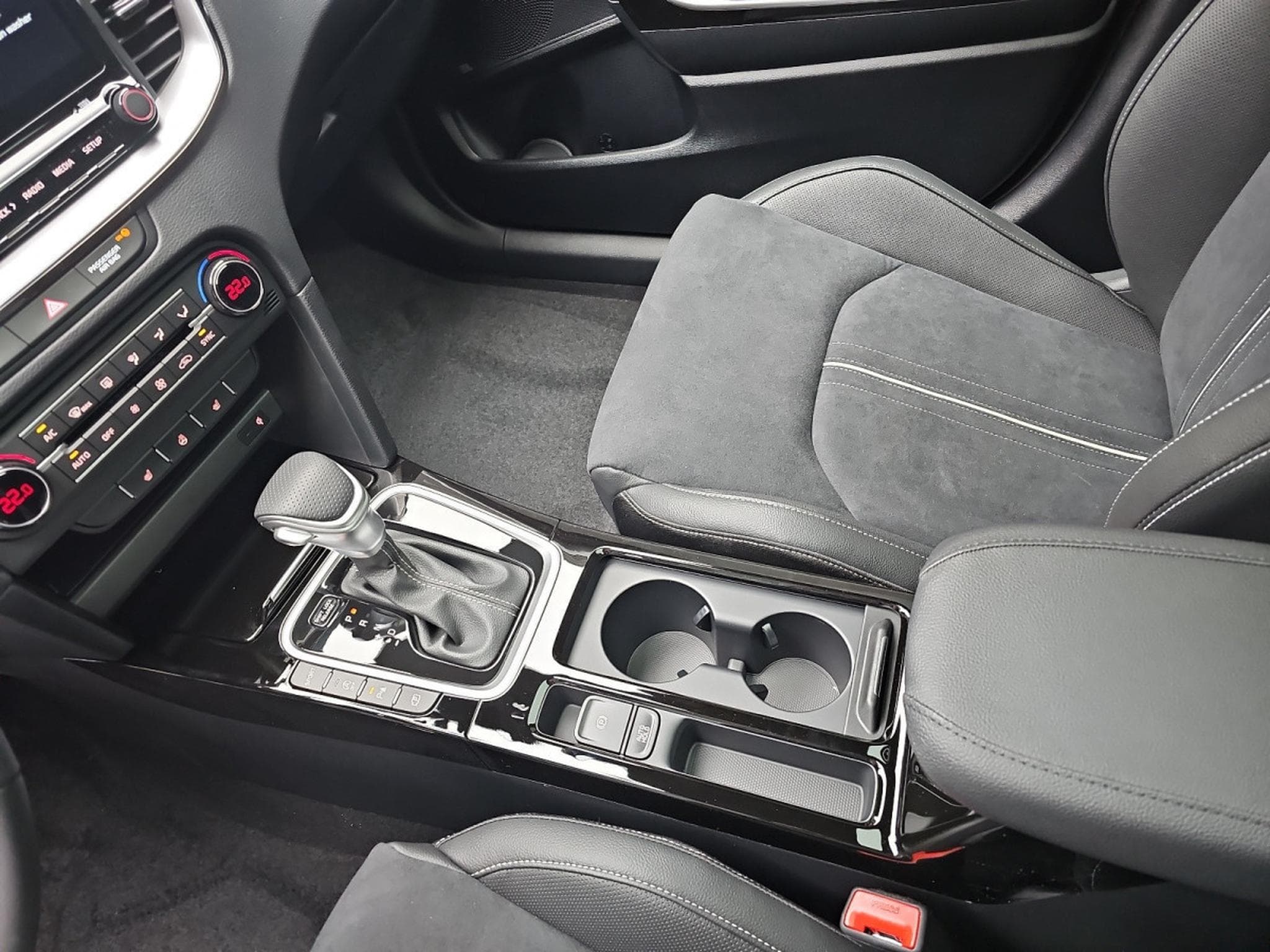 Kia XCeed 1.6 T-GDI DCT 140 GT-LINE (2026) - Photo 9