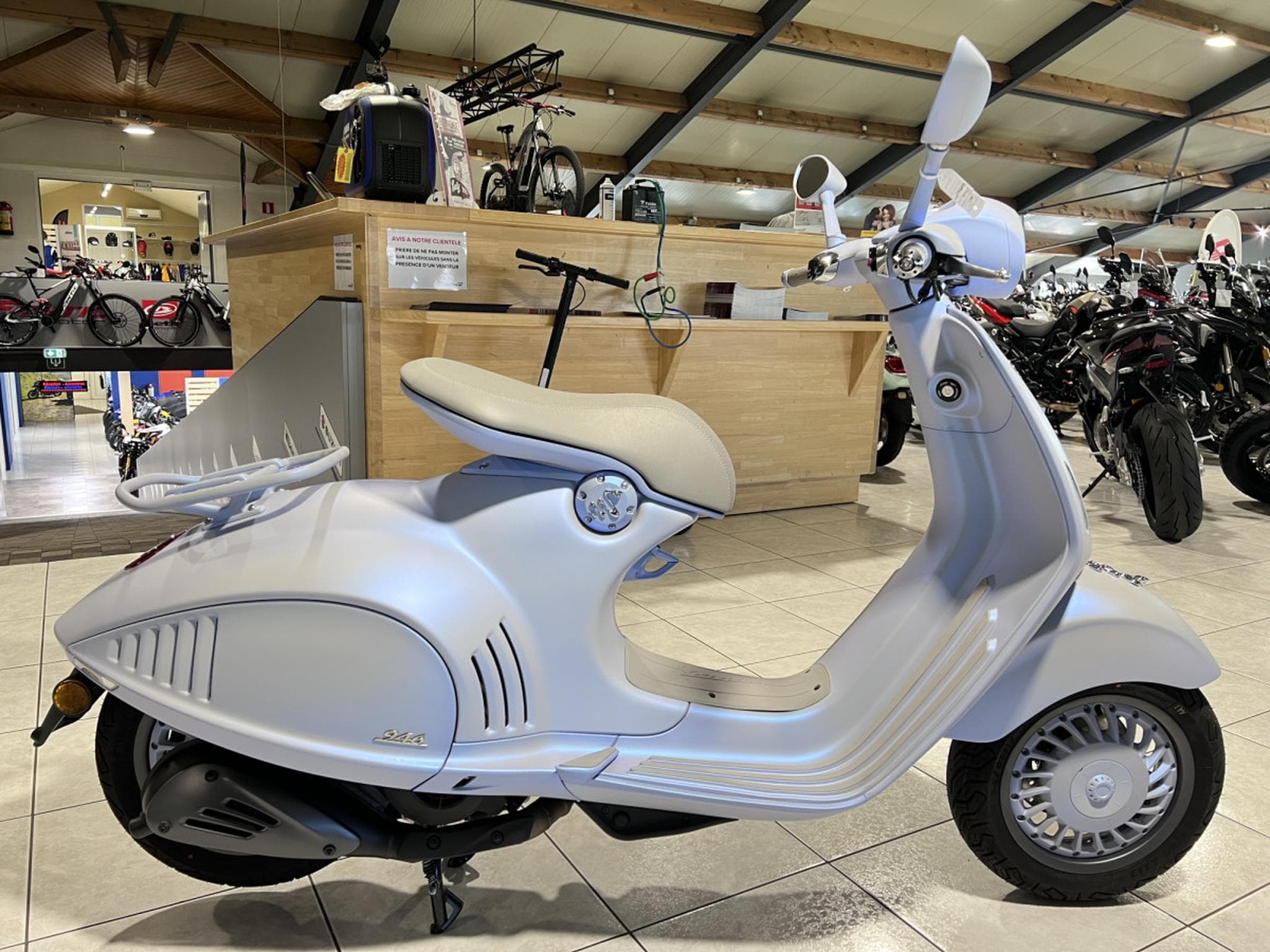 Vespa 946 Snake (2026) - Photo 1