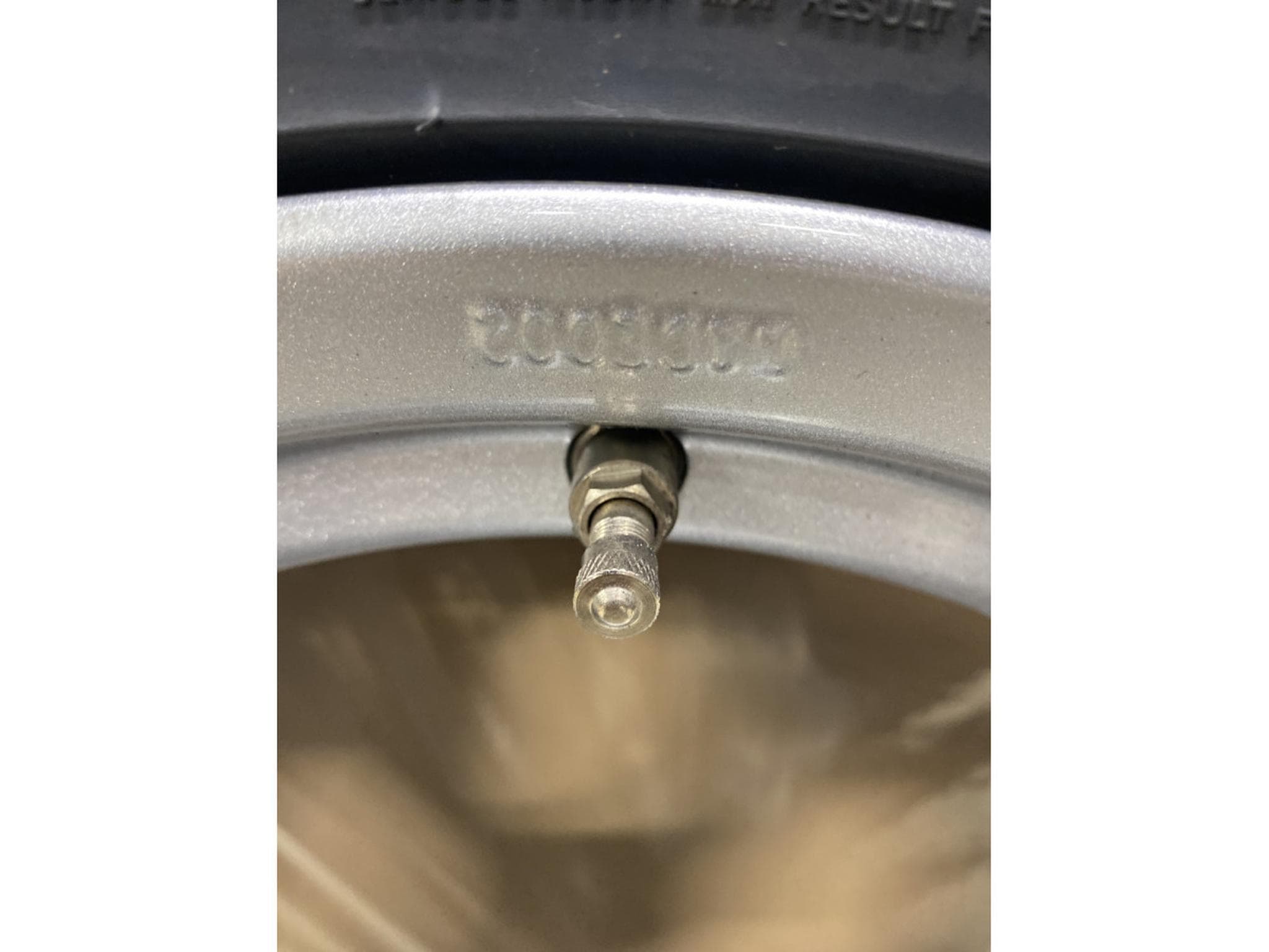 Jantes alu + Pneus é – 16" - Photo 3