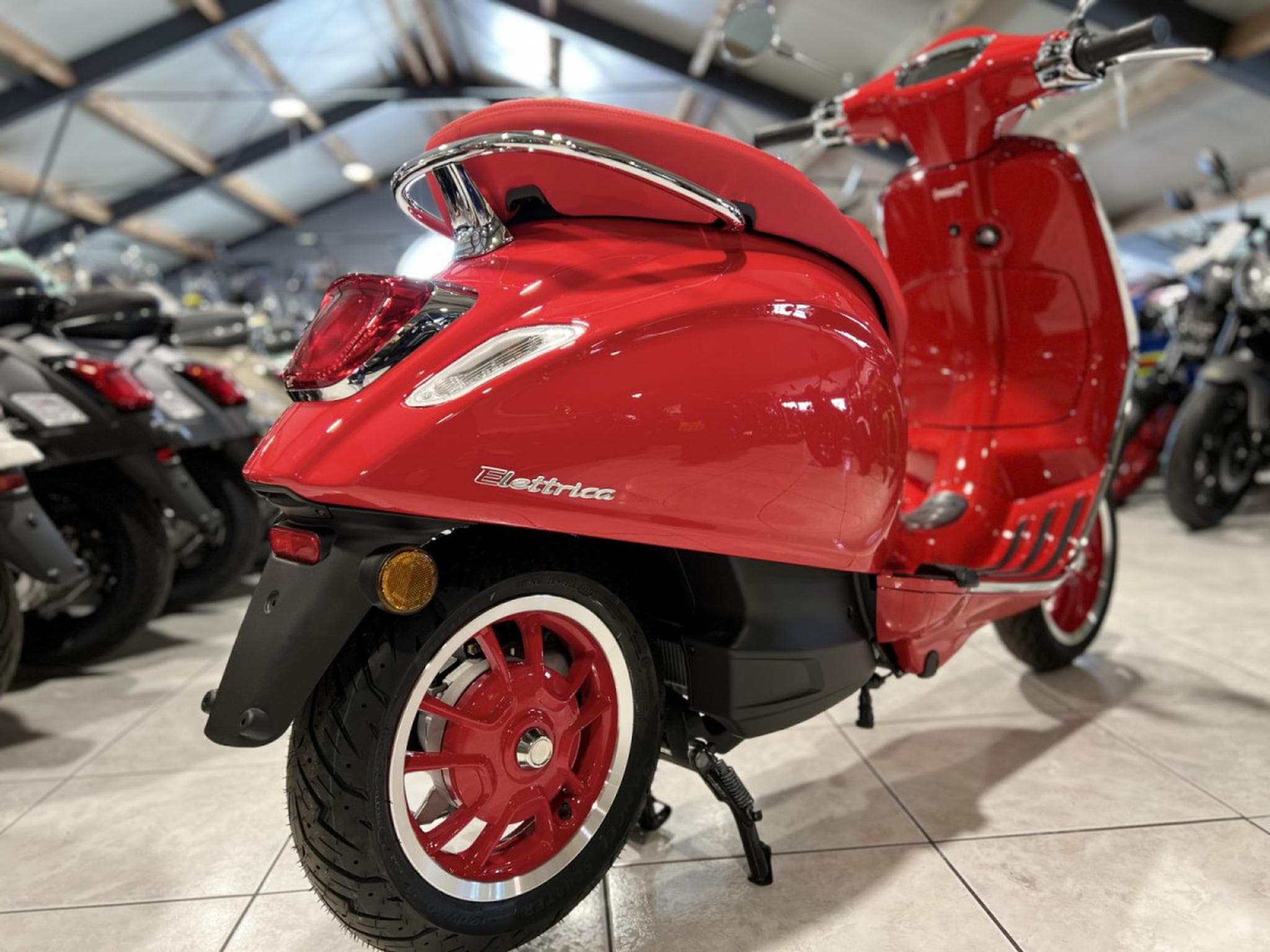 Vespa Elettrica 70 Km/h Red (2026) - Photo 3