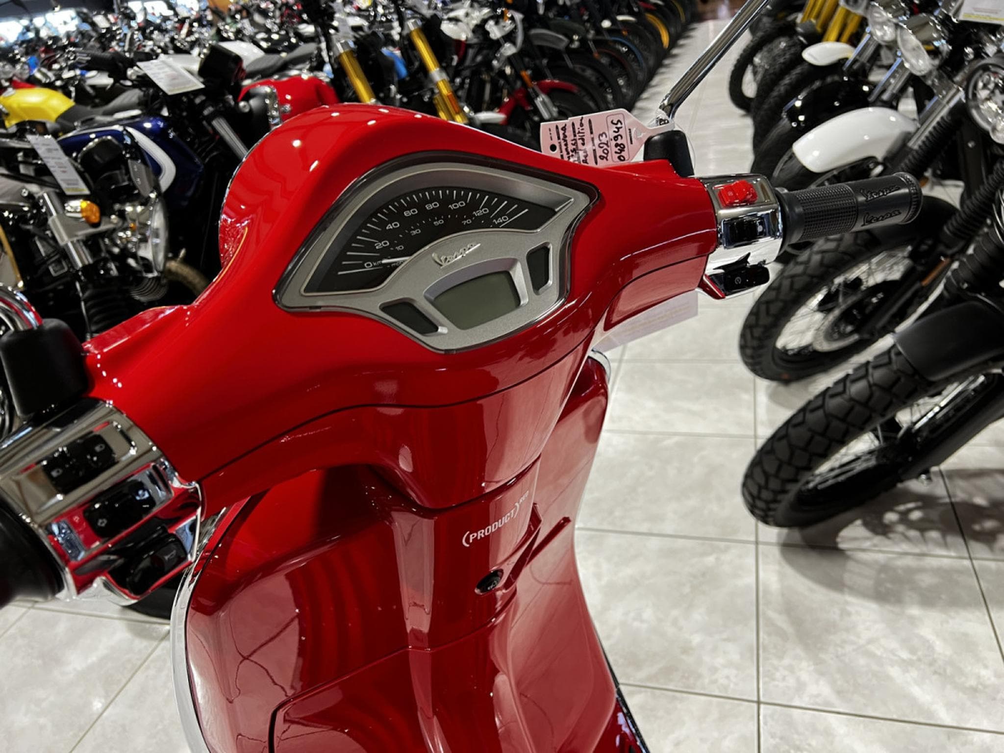Vespa Primavera RED sans top case (2026) - Photo 5