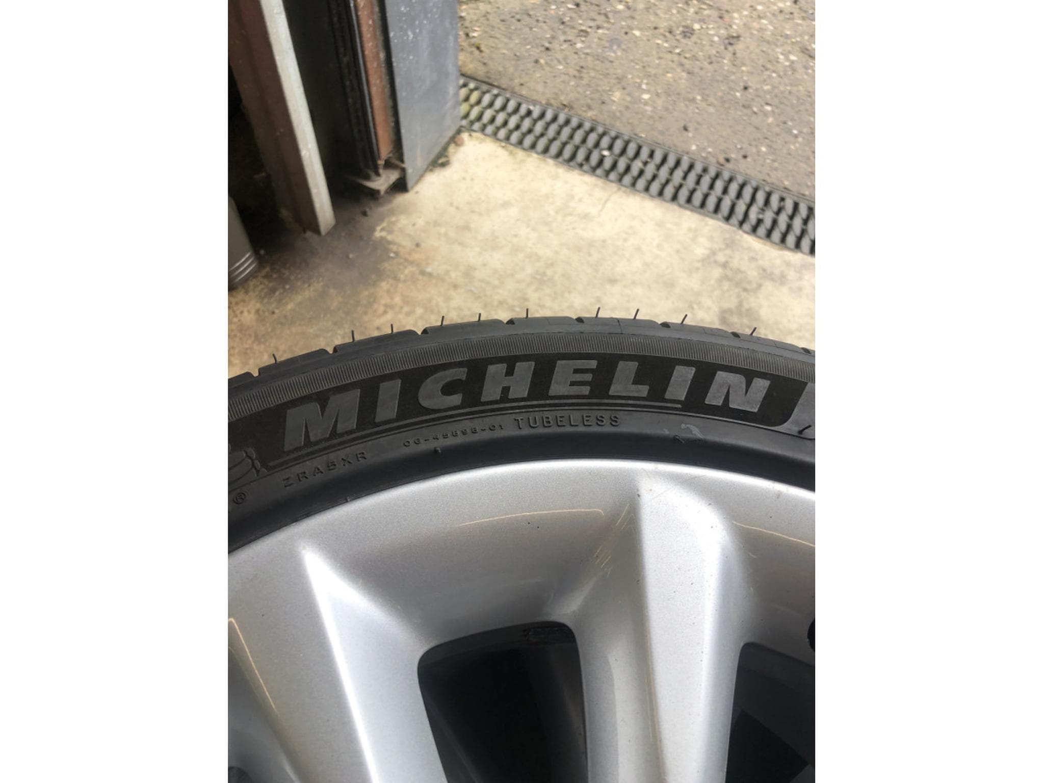 Jantes alu + Pneus é – 17" - Photo 2