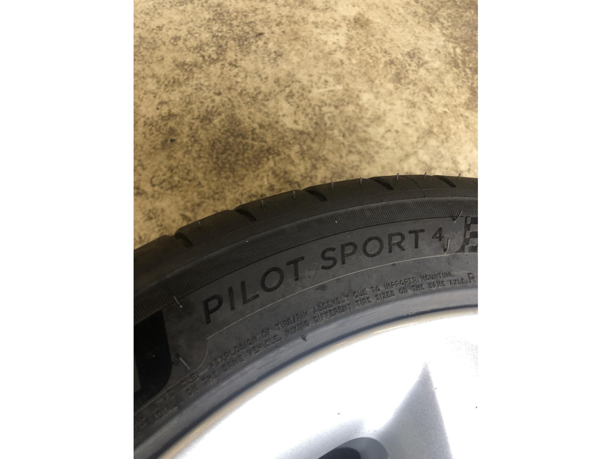 Jantes alu + Pneus é – 17" - Photo 5