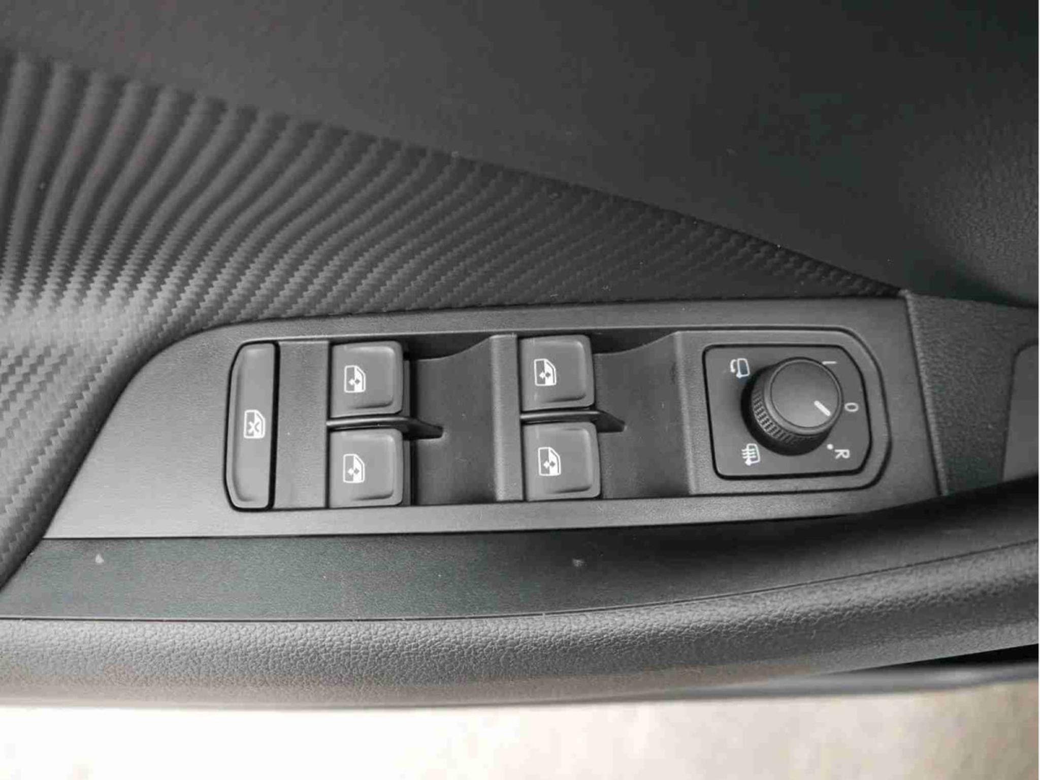 Skoda Kamiq 1.5 TSi 150 DSG Monte Carlo (2026) - Foto 15