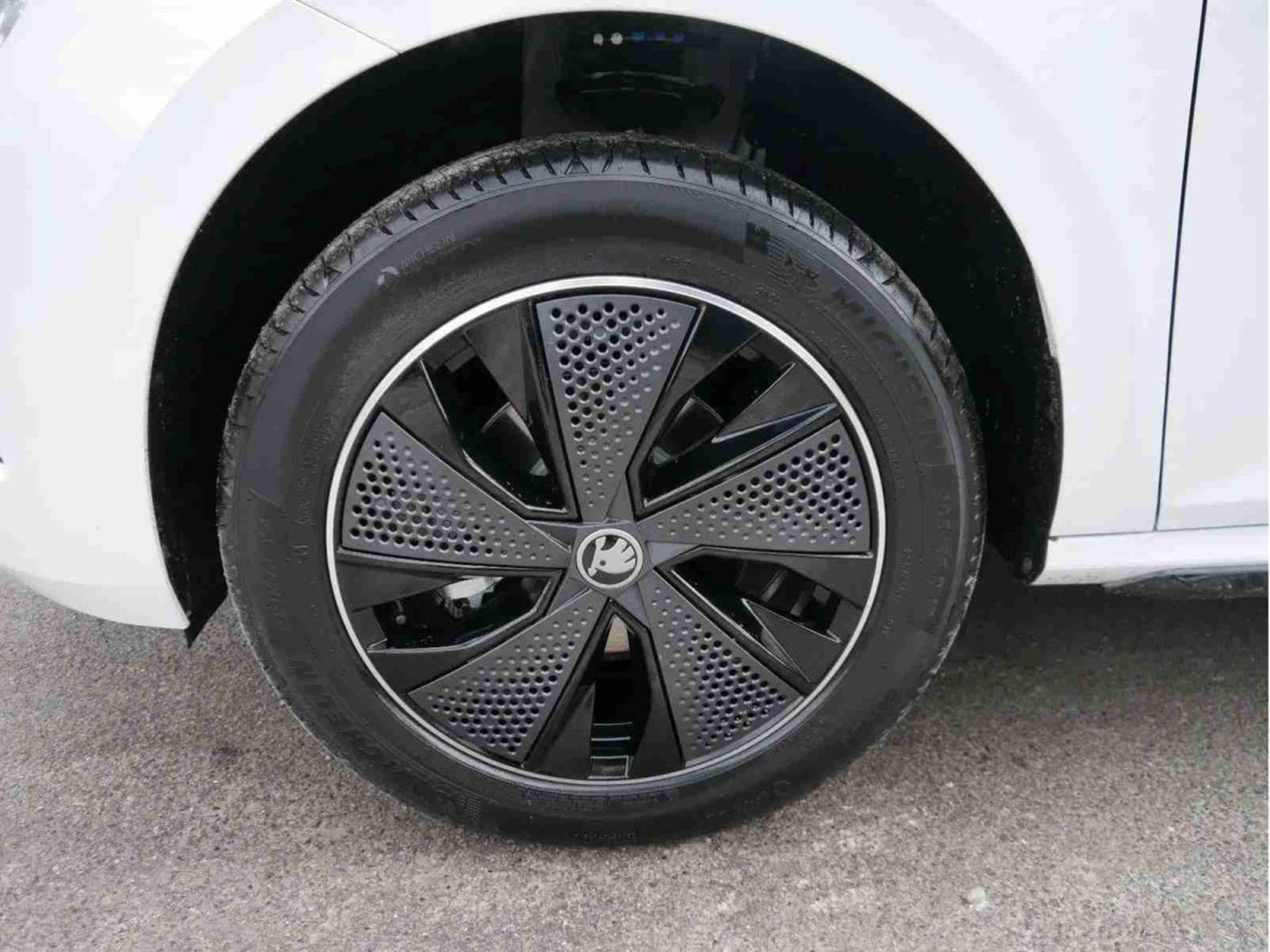 Skoda Kamiq 1.5 TSi 150 DSG Monte Carlo (2026) - Foto 5