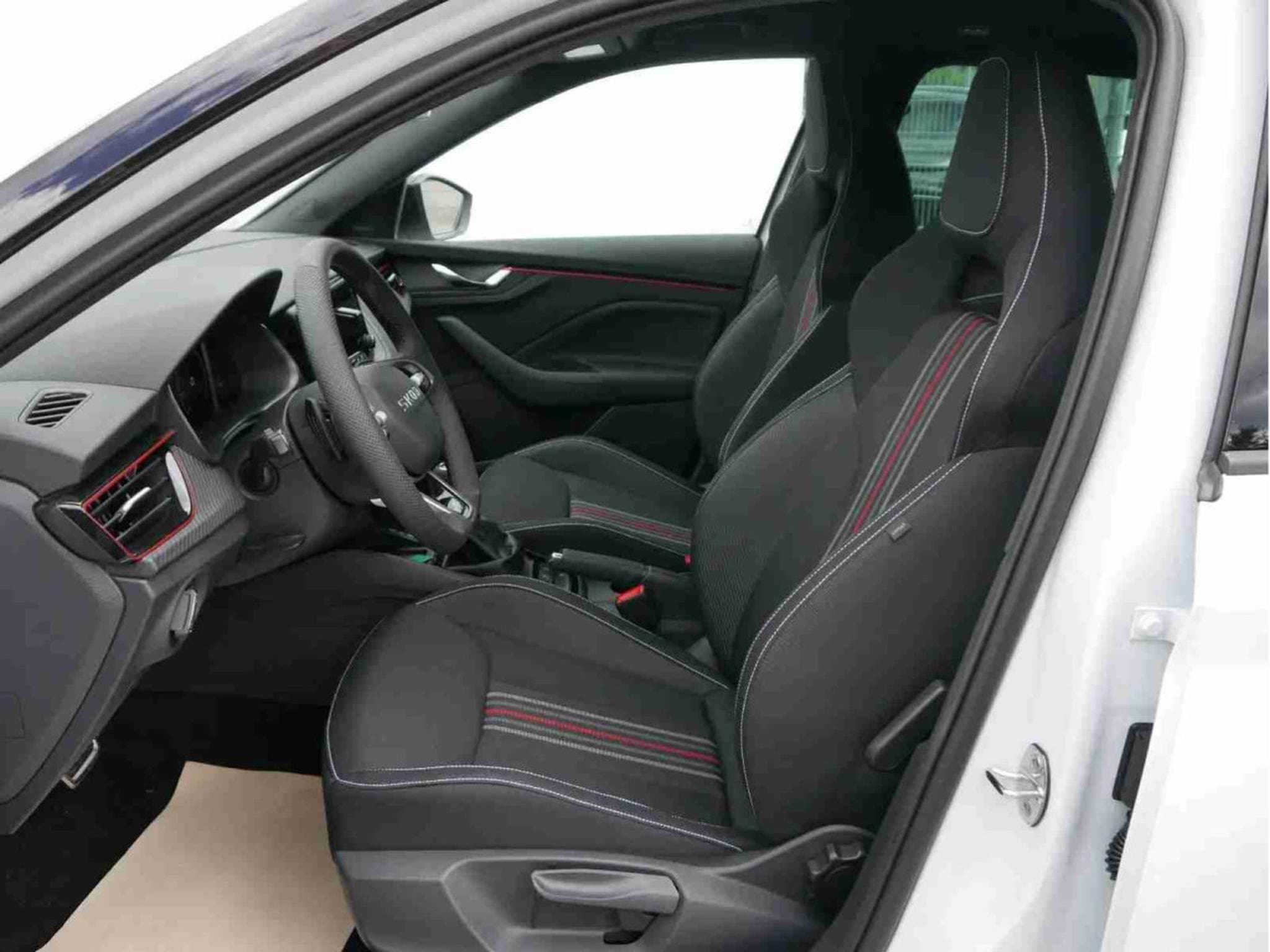 Skoda Kamiq 1.5 TSi 150 DSG Monte Carlo (2026) - Foto 7