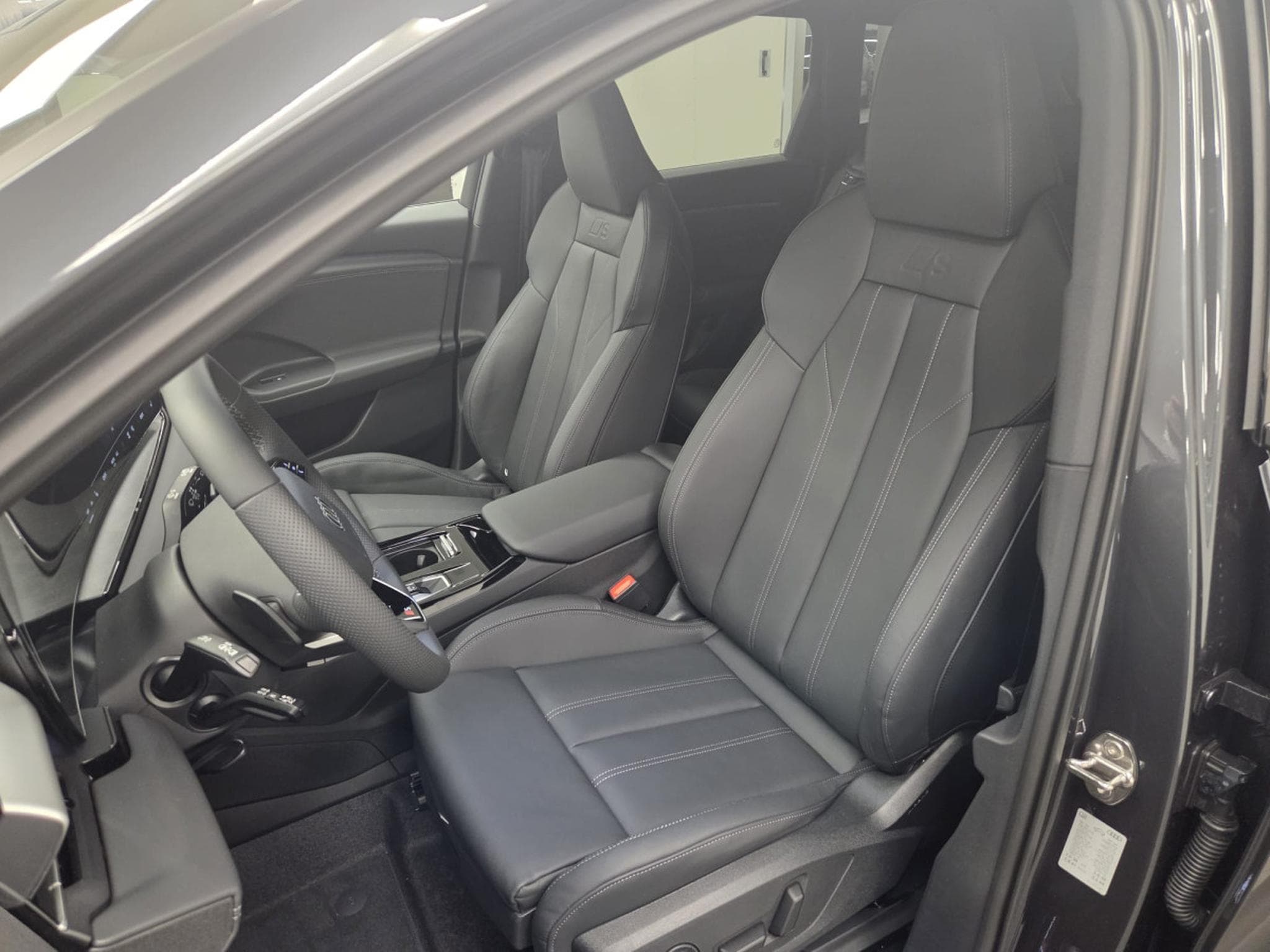 Audi Q6 e-tron SUV e-tron performance S line 305 CV / 225 kW (2026) - Foto 2