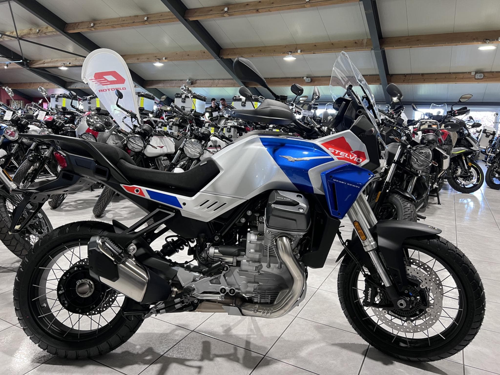 Moto Guzzi Stelvio PFF Rider Assistance Solution 1000  Duecento Tributo (2026) - Foto 1