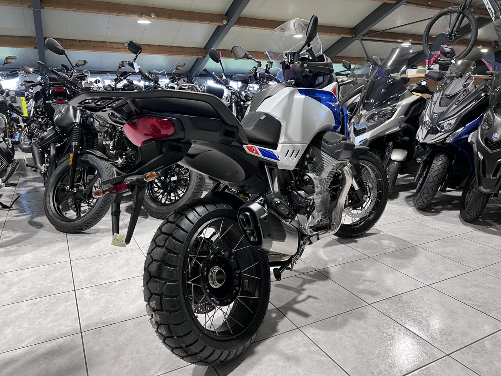 Moto Guzzi Stelvio PFF Rider Assistance Solution 1000  Duecento Tributo (2026) - Foto 3