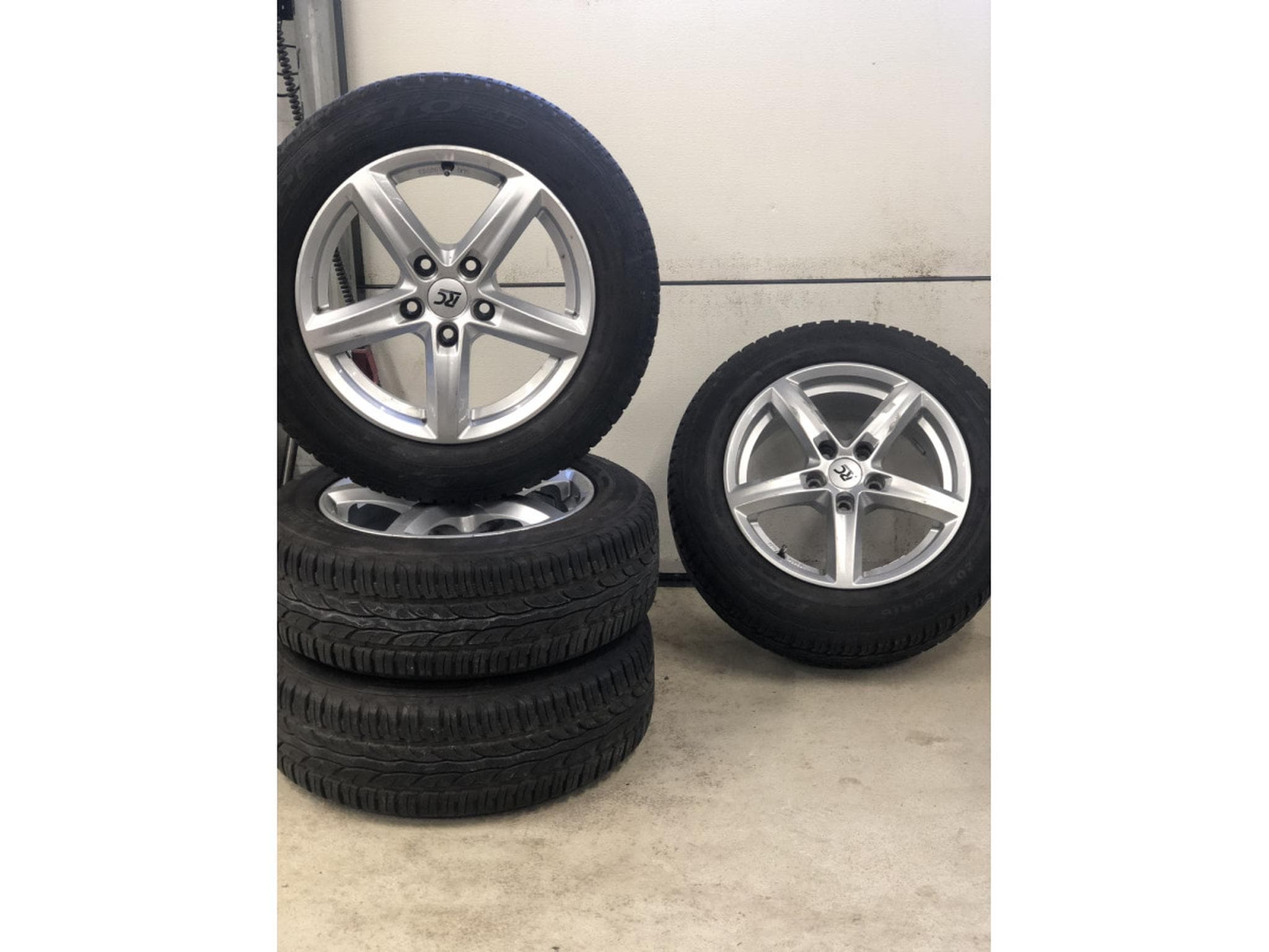 Jantes alu + Pneus é – 16" - Photo 1