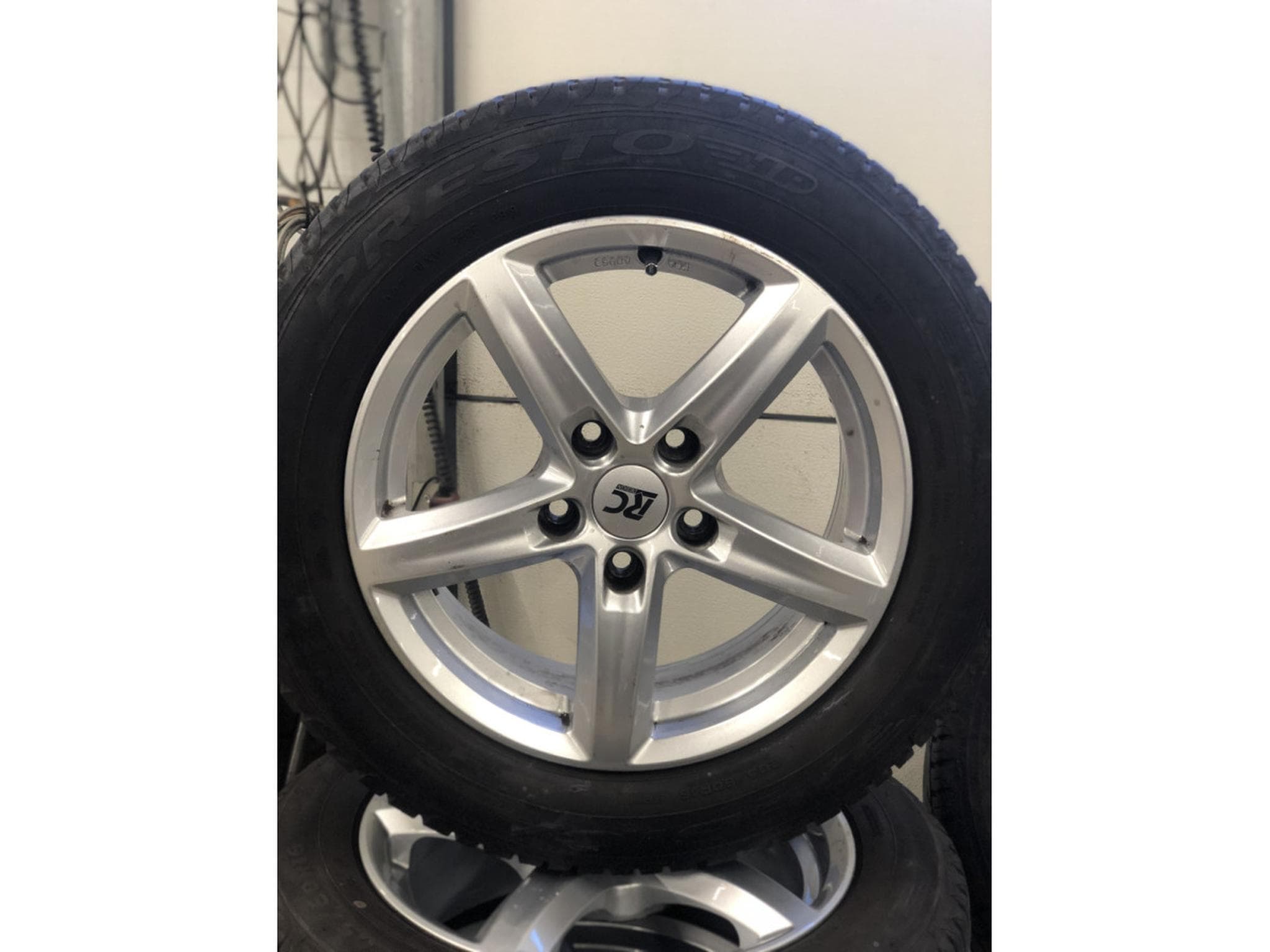 Jantes alu + Pneus é – 16" - Photo 2