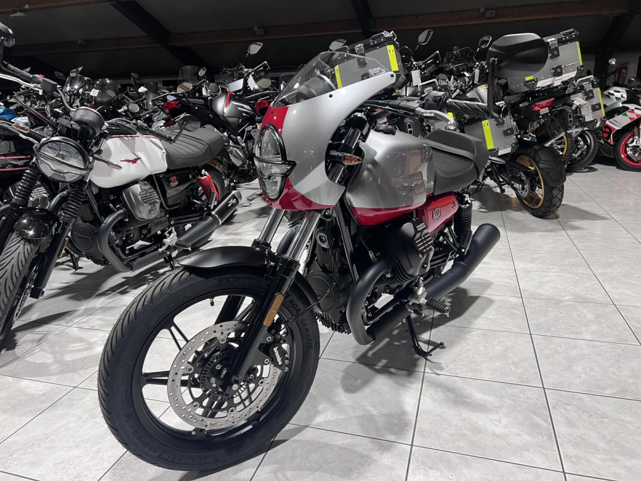 Moto Guzzi V7 CORSA (2026) - Foto 2