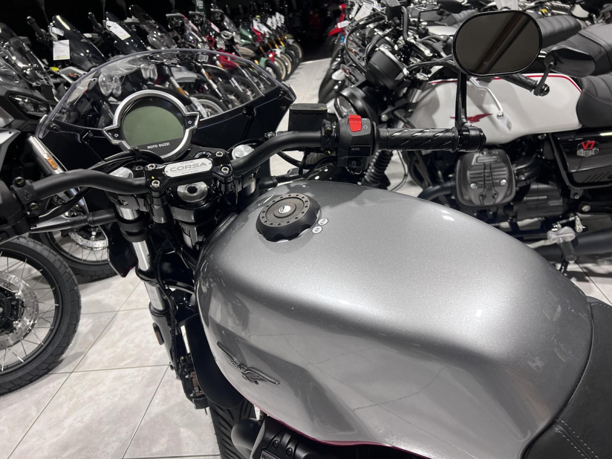 Moto Guzzi V7 CORSA (2026) - Foto 6