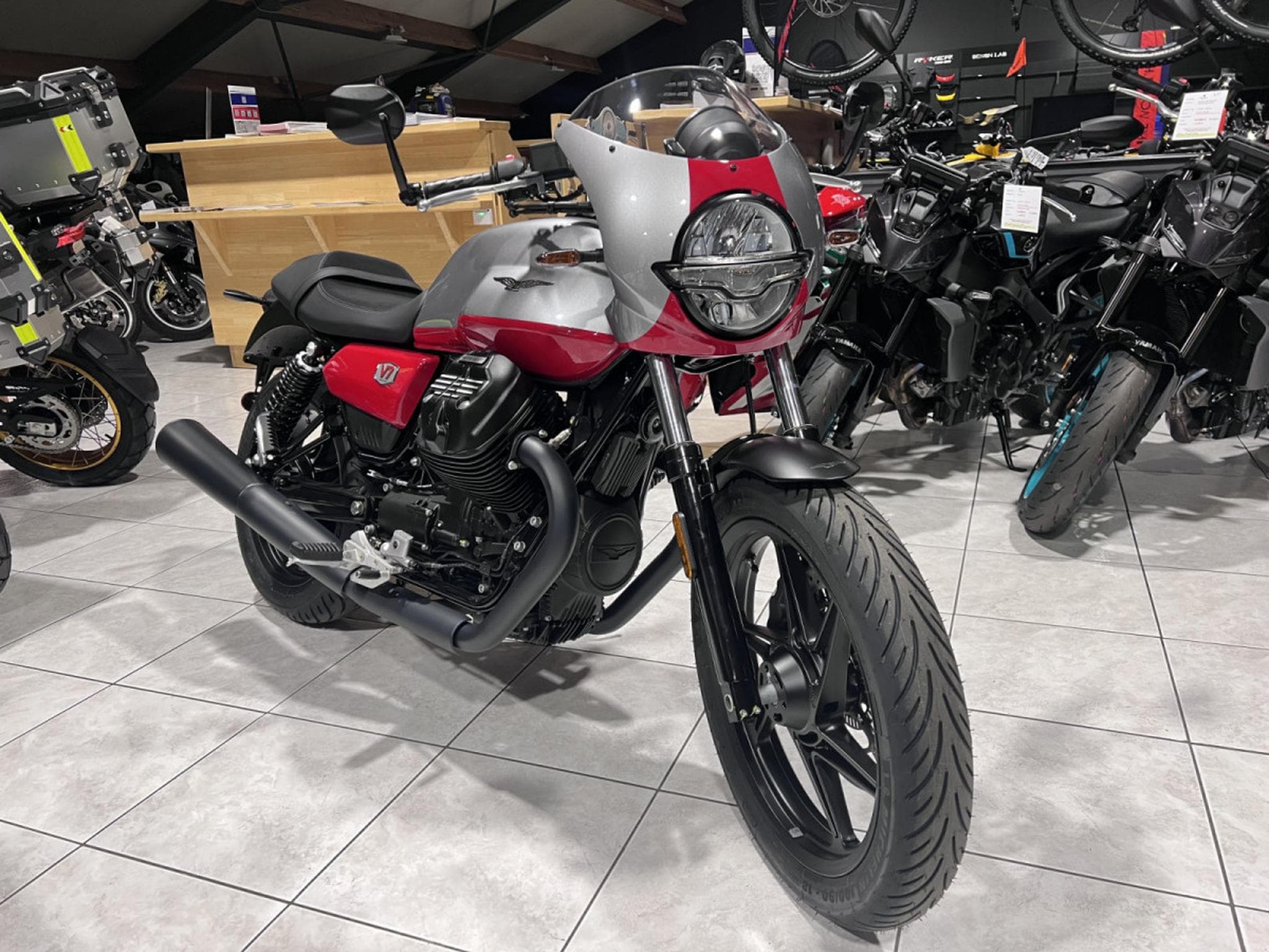 Moto Guzzi V7 CORSA (2026) - Foto 7