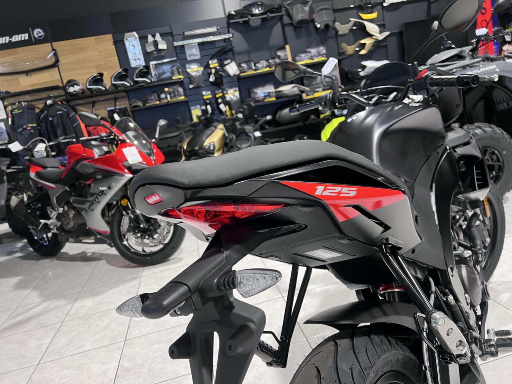 Aprilia Tuono 125 (2025) - Foto 3