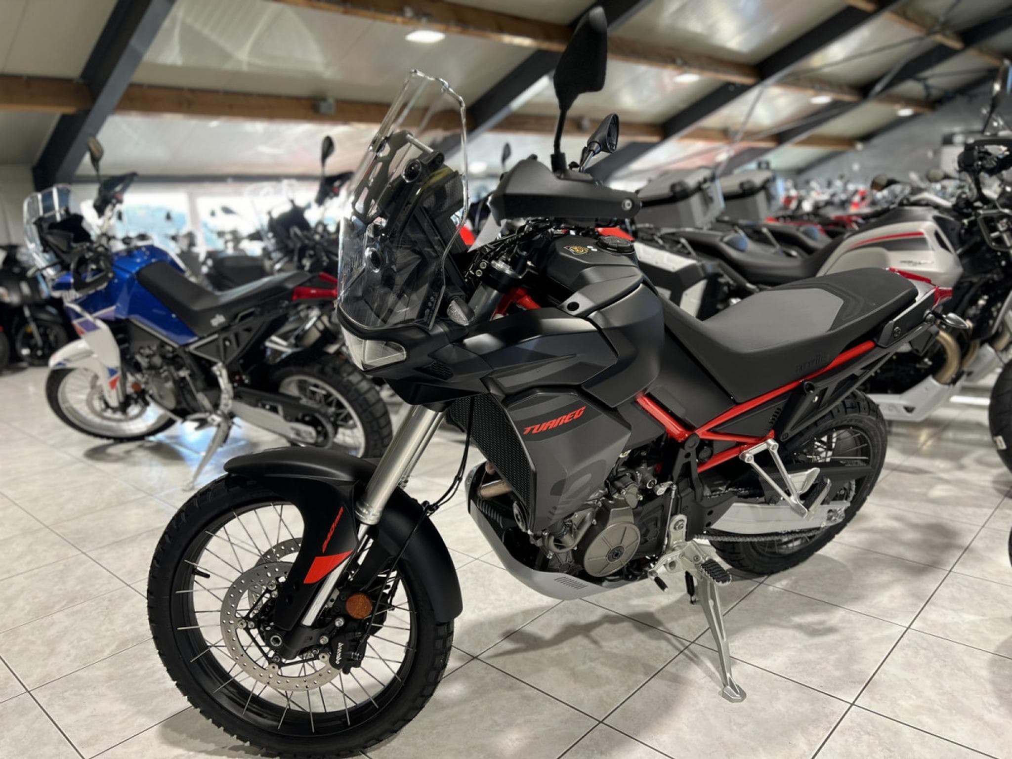Aprilia Tuareg 660 ATREIDS BLACK disponible aussi en 35 KW (2024) - Foto 2