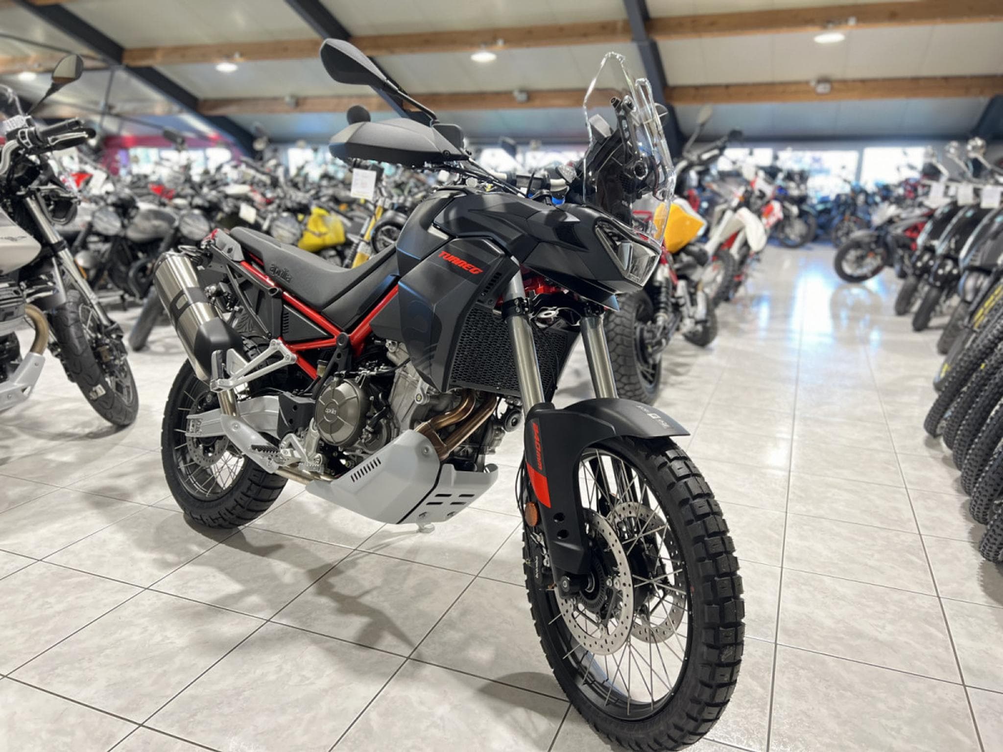 Aprilia Tuareg 660 ATREIDS BLACK disponible aussi en 35 KW (2024) - Foto 7