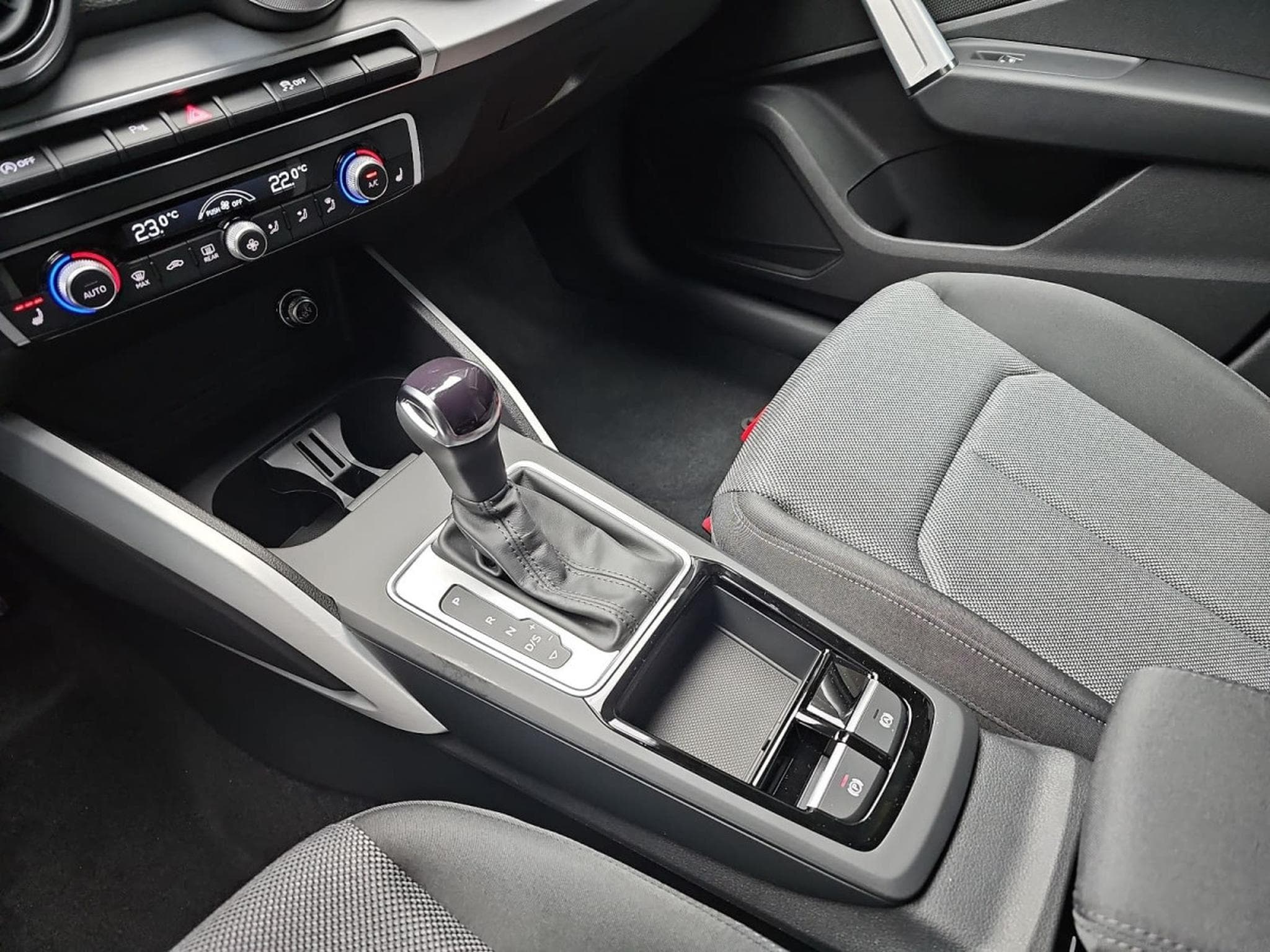 Audi Q2 35 TFSI S-Tronic 150  S-Line (2025) - Foto 11