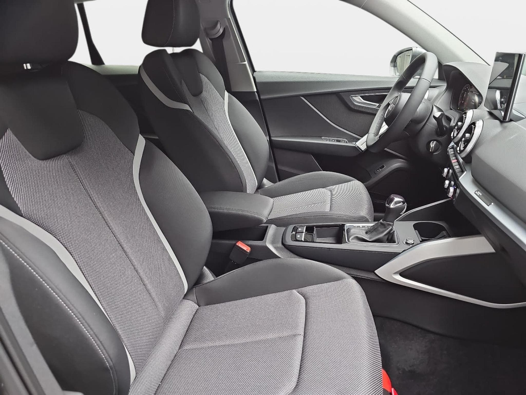 Audi Q2 35 TFSI S-Tronic 150  S-Line (2025) - Foto 14