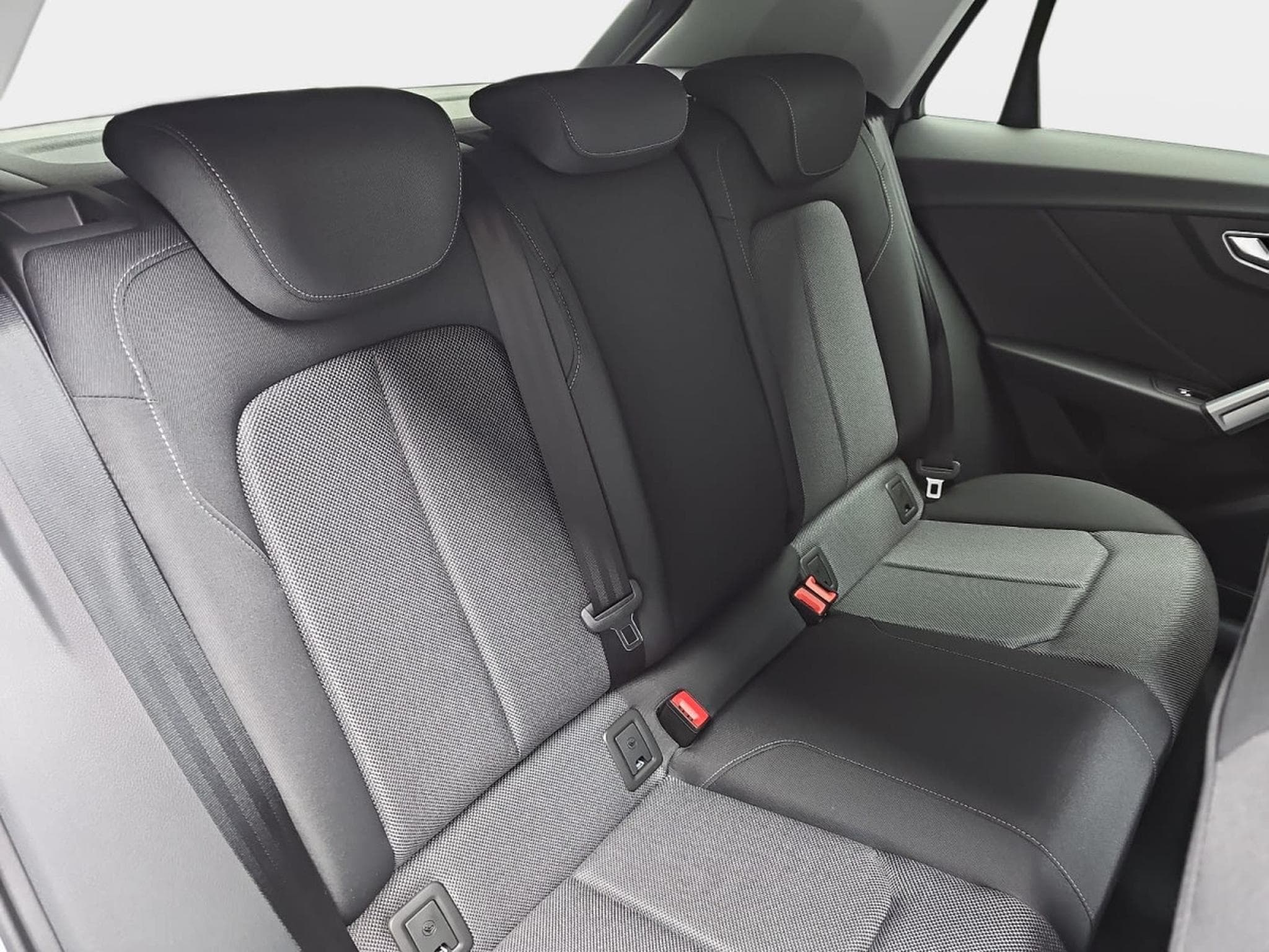 Audi Q2 35 TFSI S-Tronic 150  S-Line (2025) - Foto 16